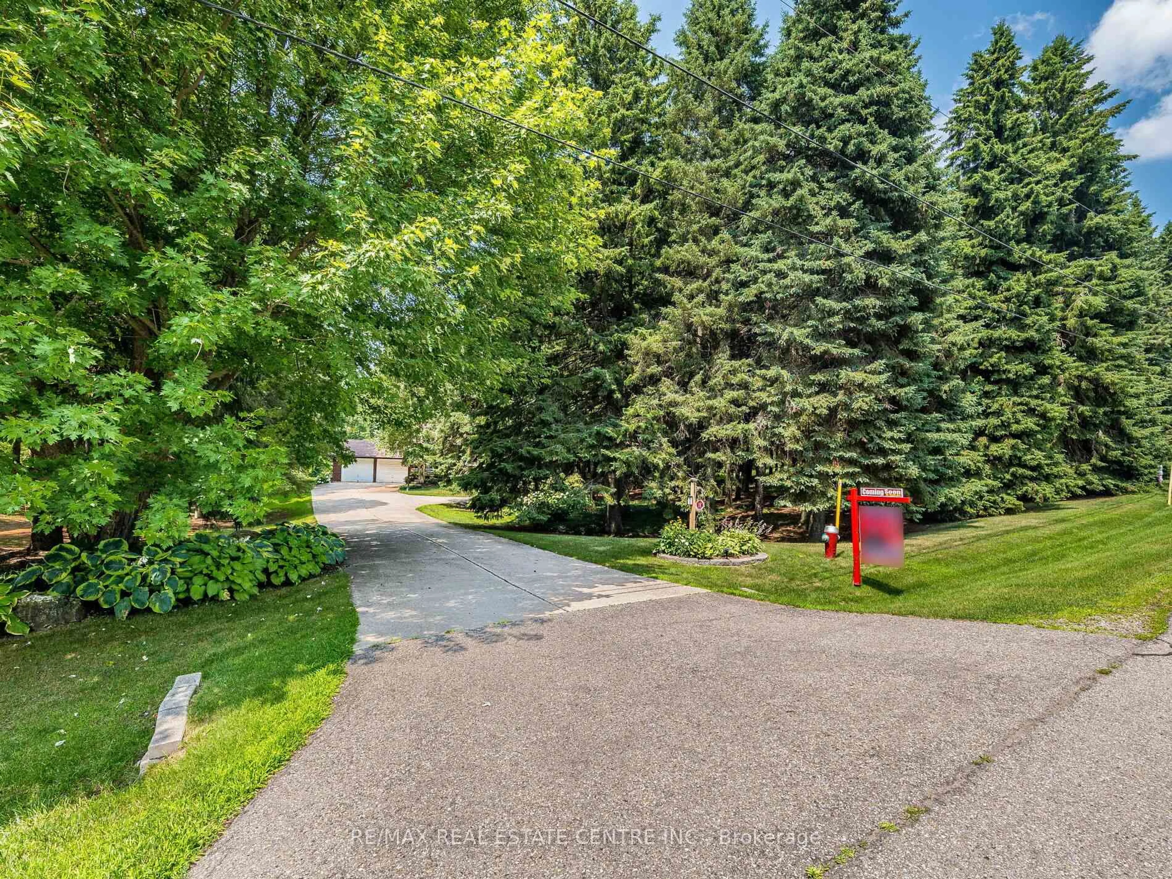 A pic from outside/outdoor area/front of a property/back of a property/a pic from drone, forest/trees view for 18 Damascus Dr, Caledon Ontario L7C 0A4