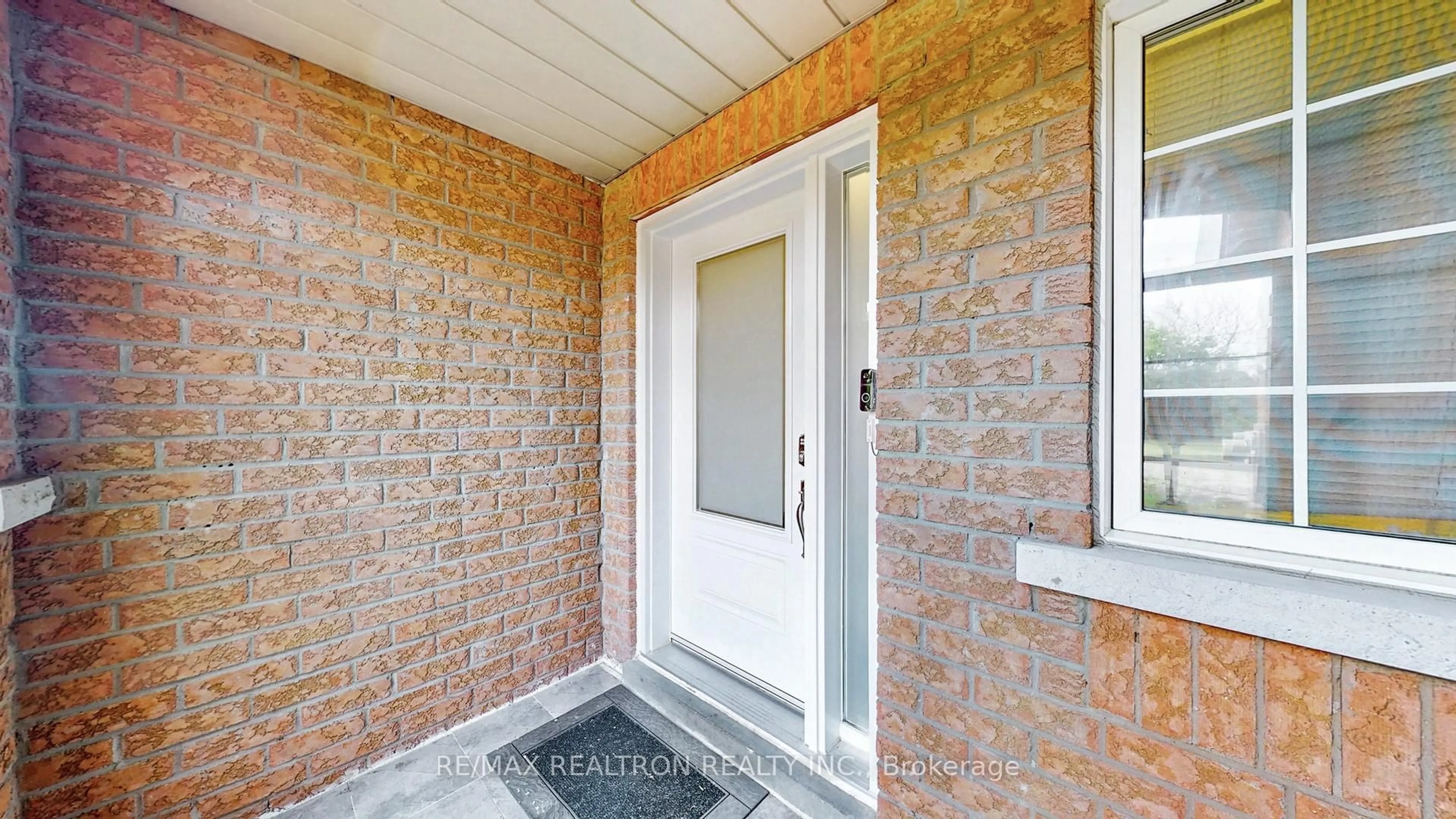 Indoor entryway for 878 Delgado Dr, Mississauga Ontario L5V 2S4