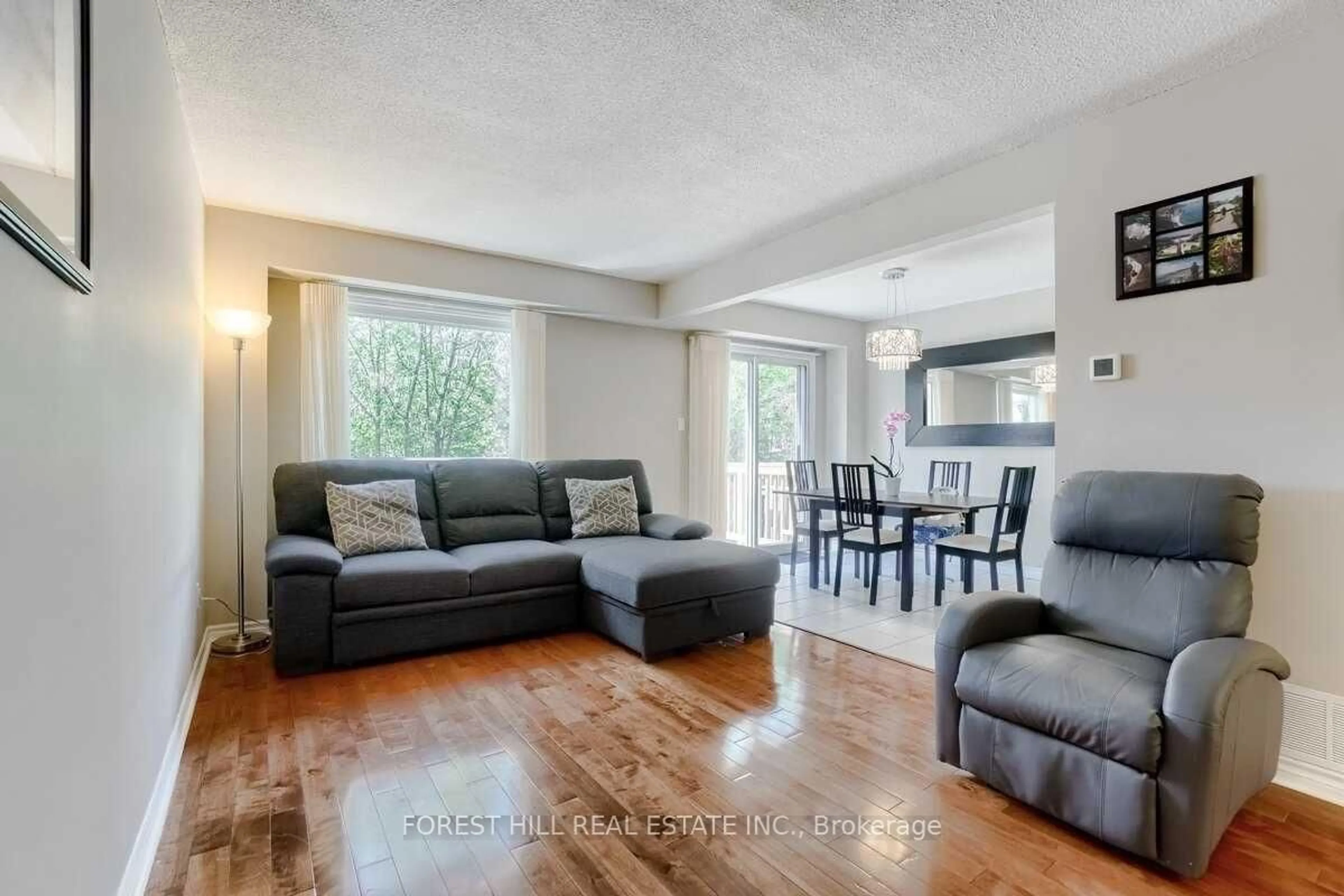 Living room with furniture, wood/laminate floor for 60 Hanson Rd #1, Mississauga Ontario L5B 2P6