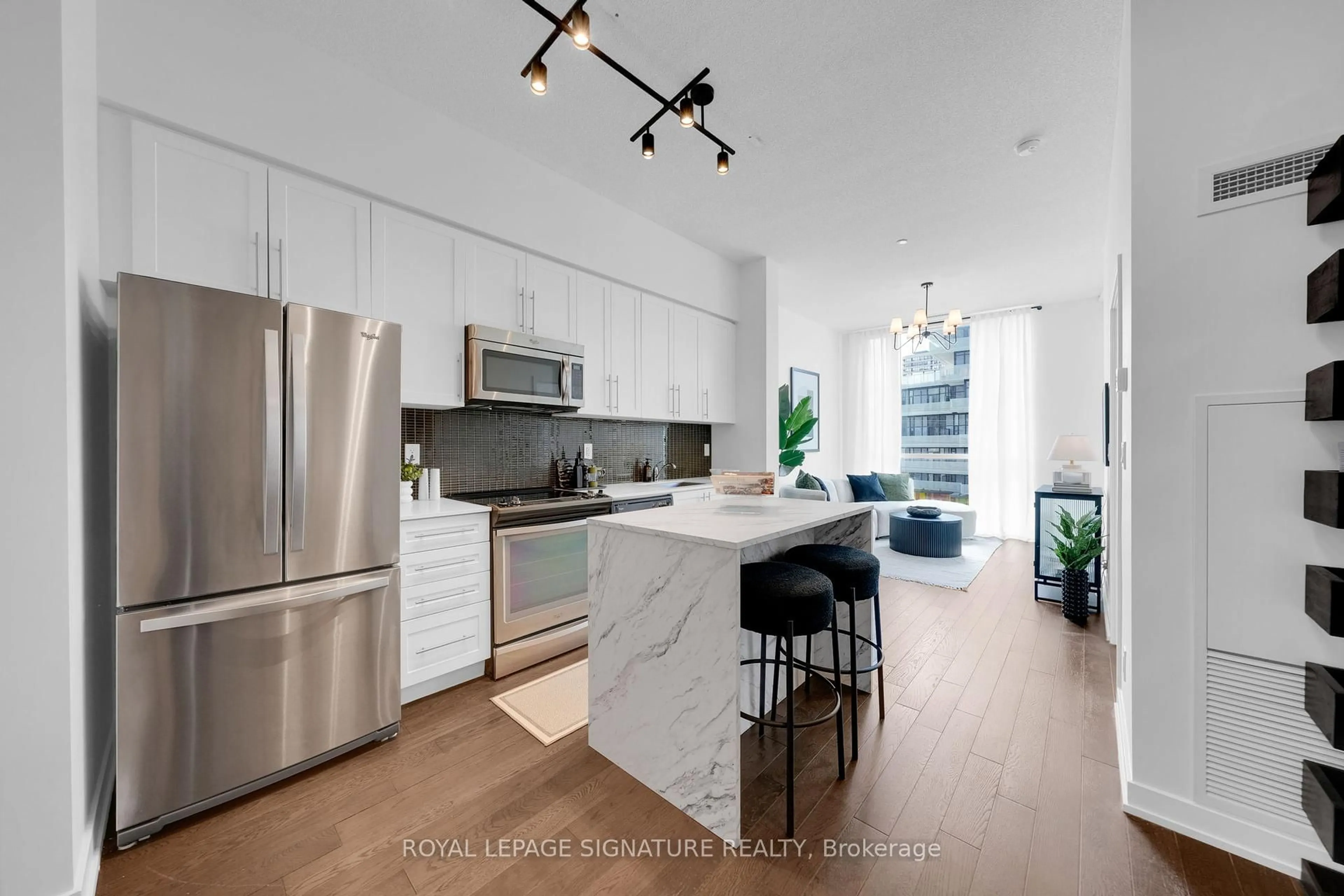 Open concept kitchen, ceramic/tile floor for 4011 Brickstone Mews #312, Mississauga Ontario L5B 0G3