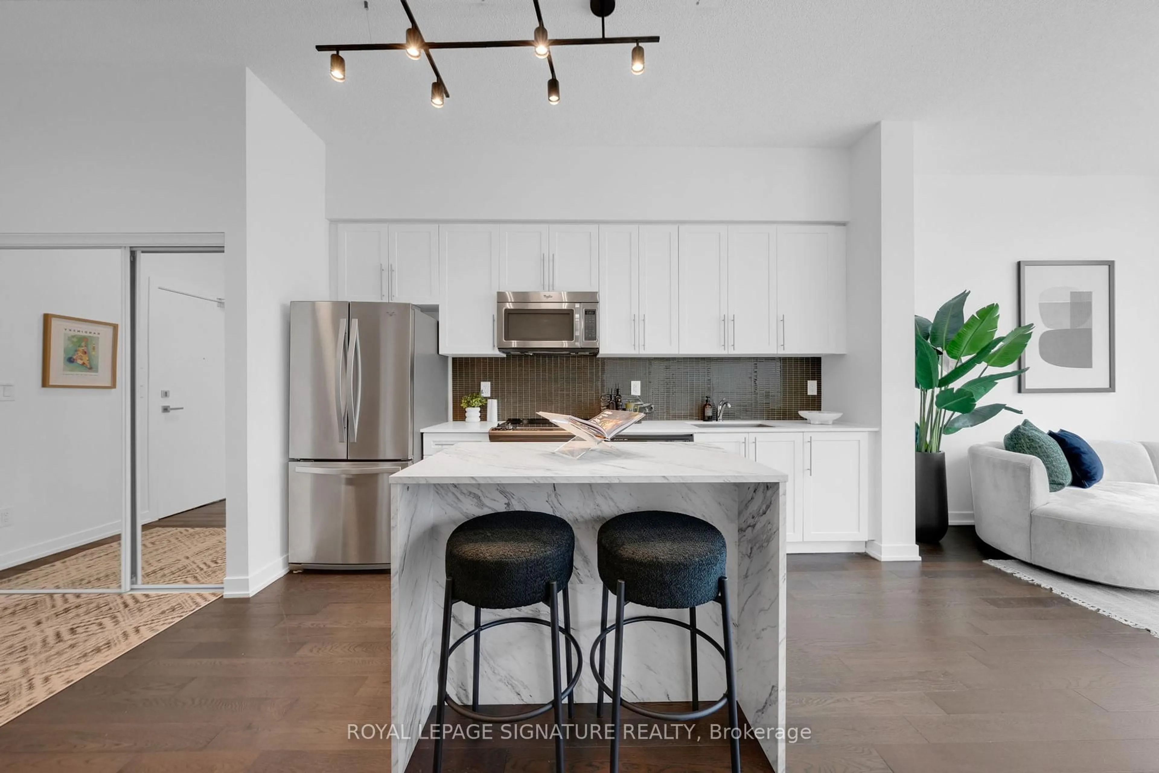 Open concept kitchen, ceramic/tile floor for 4011 Brickstone Mews #312, Mississauga Ontario L5B 0G3