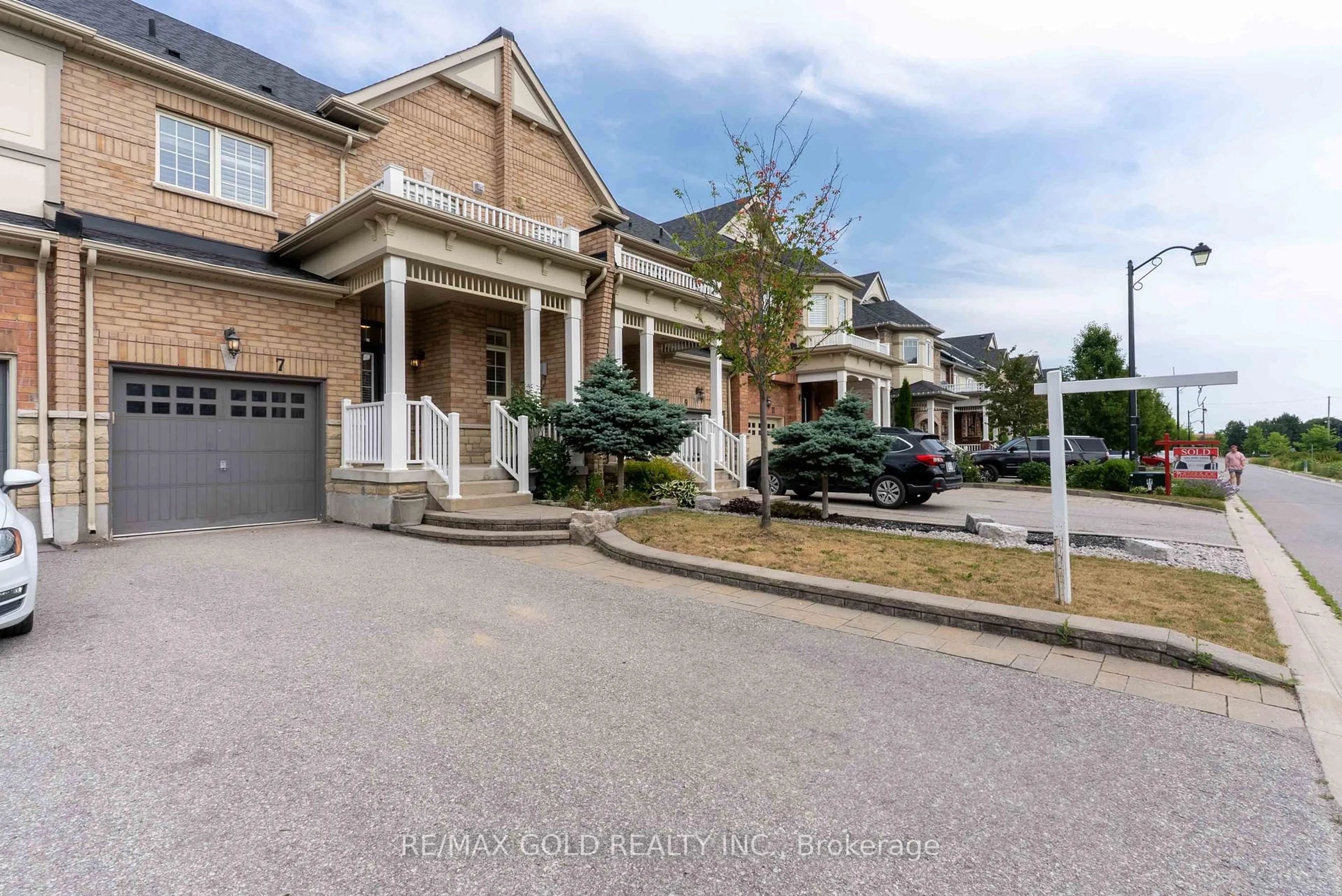 Unknown for 7 Mccardy Crt, Caledon Ontario L7C 3X1
