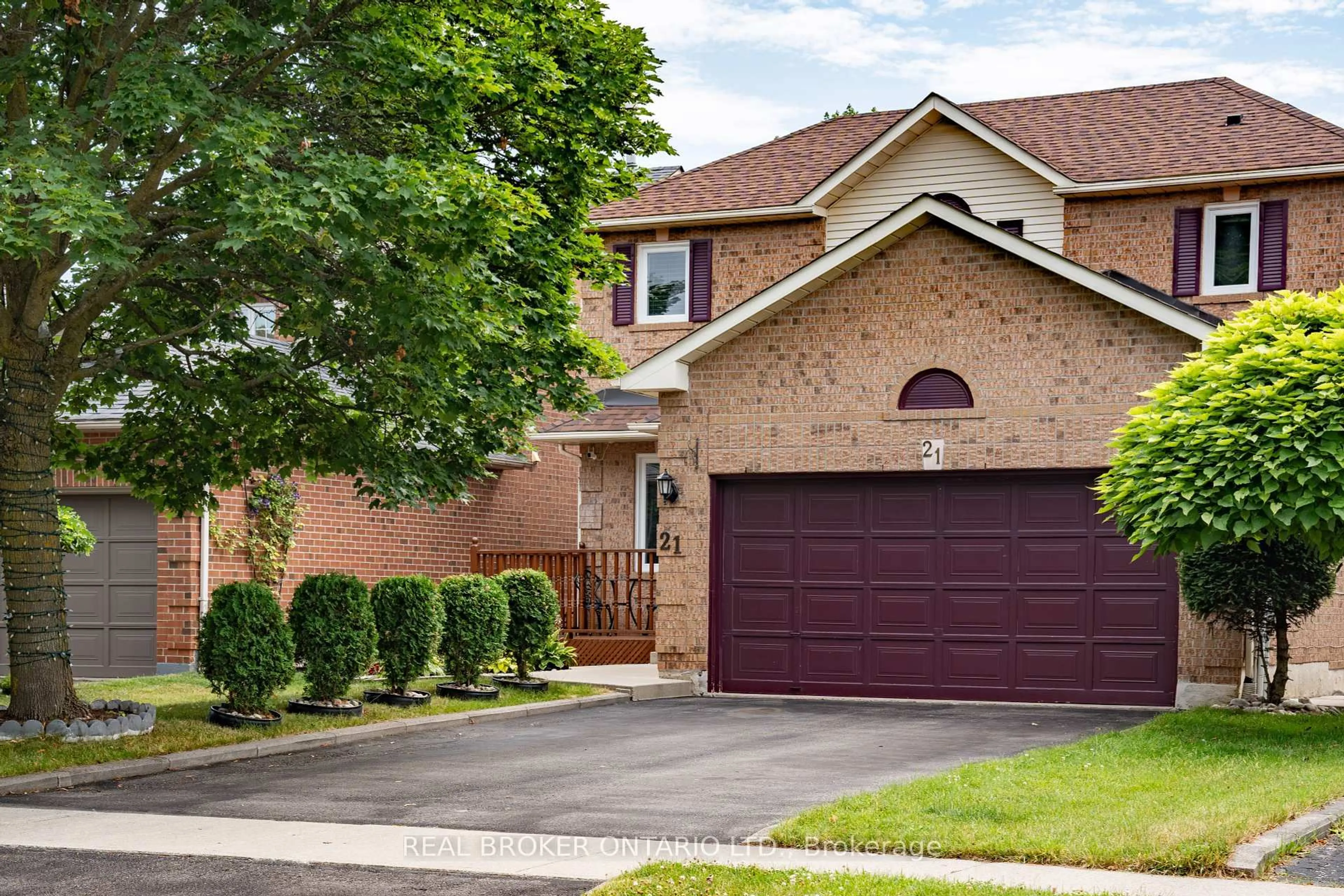 Home with brick exterior material, street for 21 Vivians Cres, Brampton Ontario L6Y 4V1