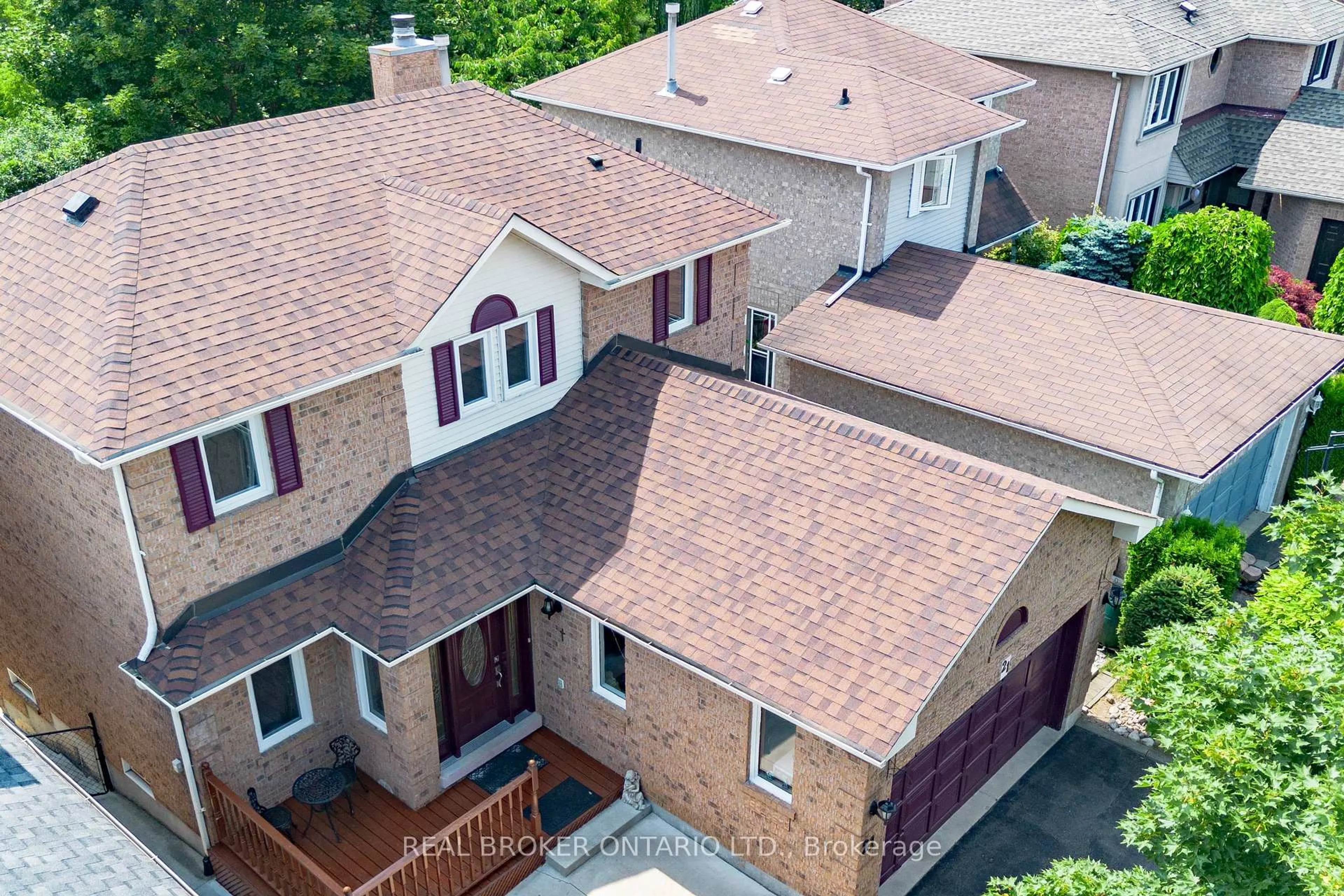 A pic from outside/outdoor area/front of a property/back of a property/a pic from drone, unknown for 21 Vivians Cres, Brampton Ontario L6Y 4V1