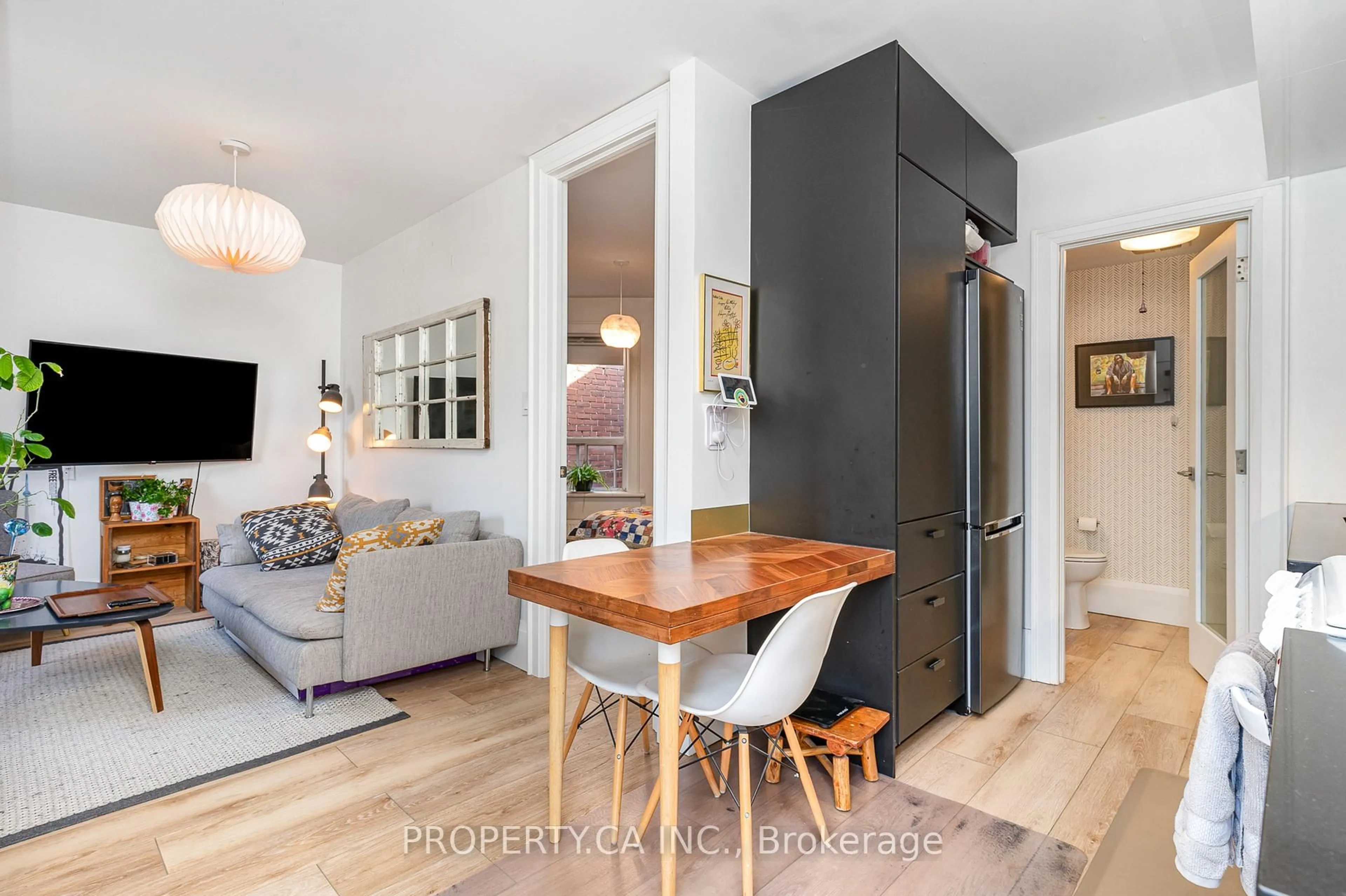 Open concept kitchen, wood/laminate floor for 1126 Dovercourt Rd, Toronto Ontario M6H 2X9
