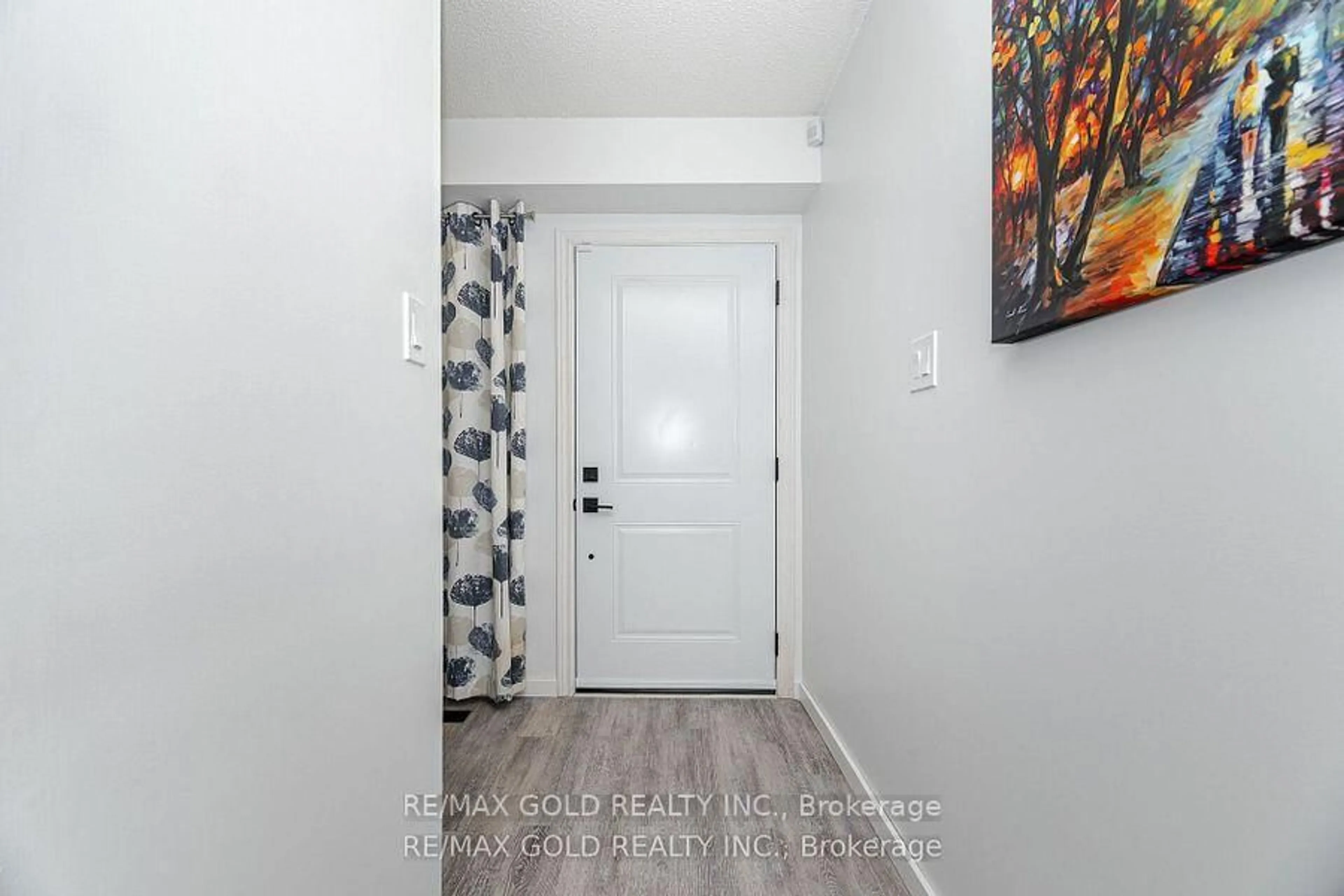Indoor entryway for 24 Terry Hill, Brampton Ontario L6Z 1N1