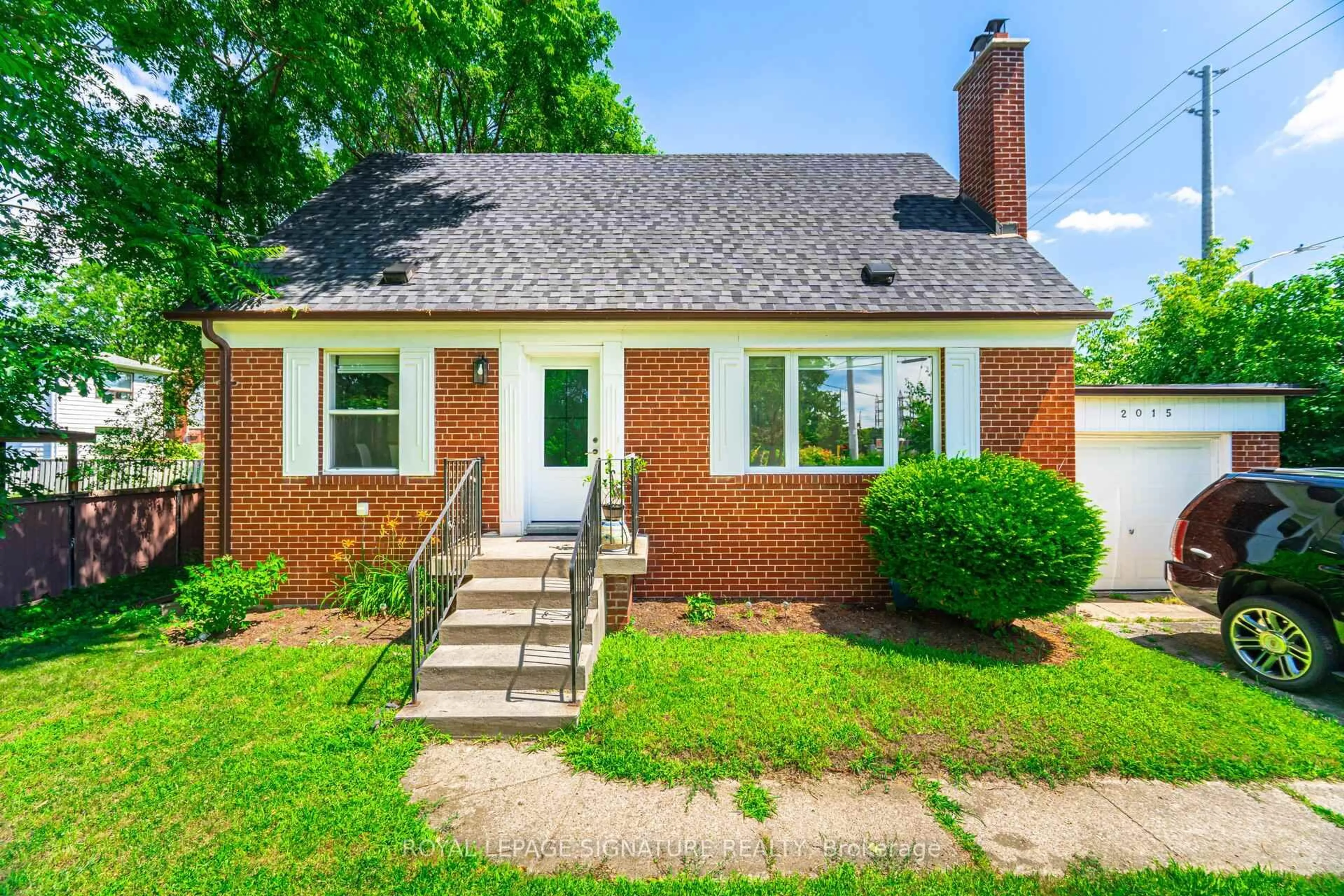 Home with brick exterior material, street for 2015 Stanfield Rd, Mississauga Ontario L4Y 1R2
