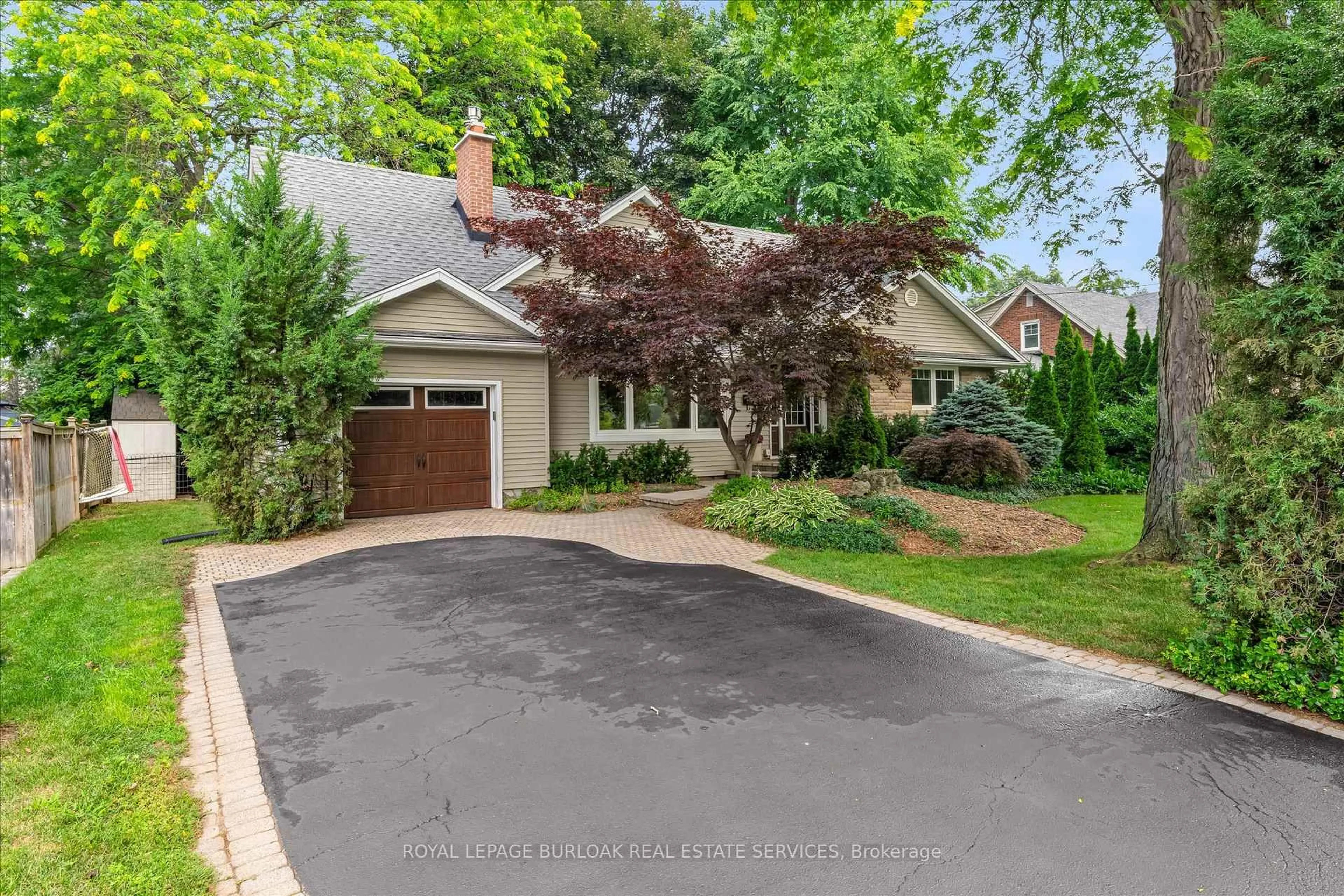 Home with brick exterior material, street for 2189 Deyncourt Dr, Burlington Ontario L7R 1W2