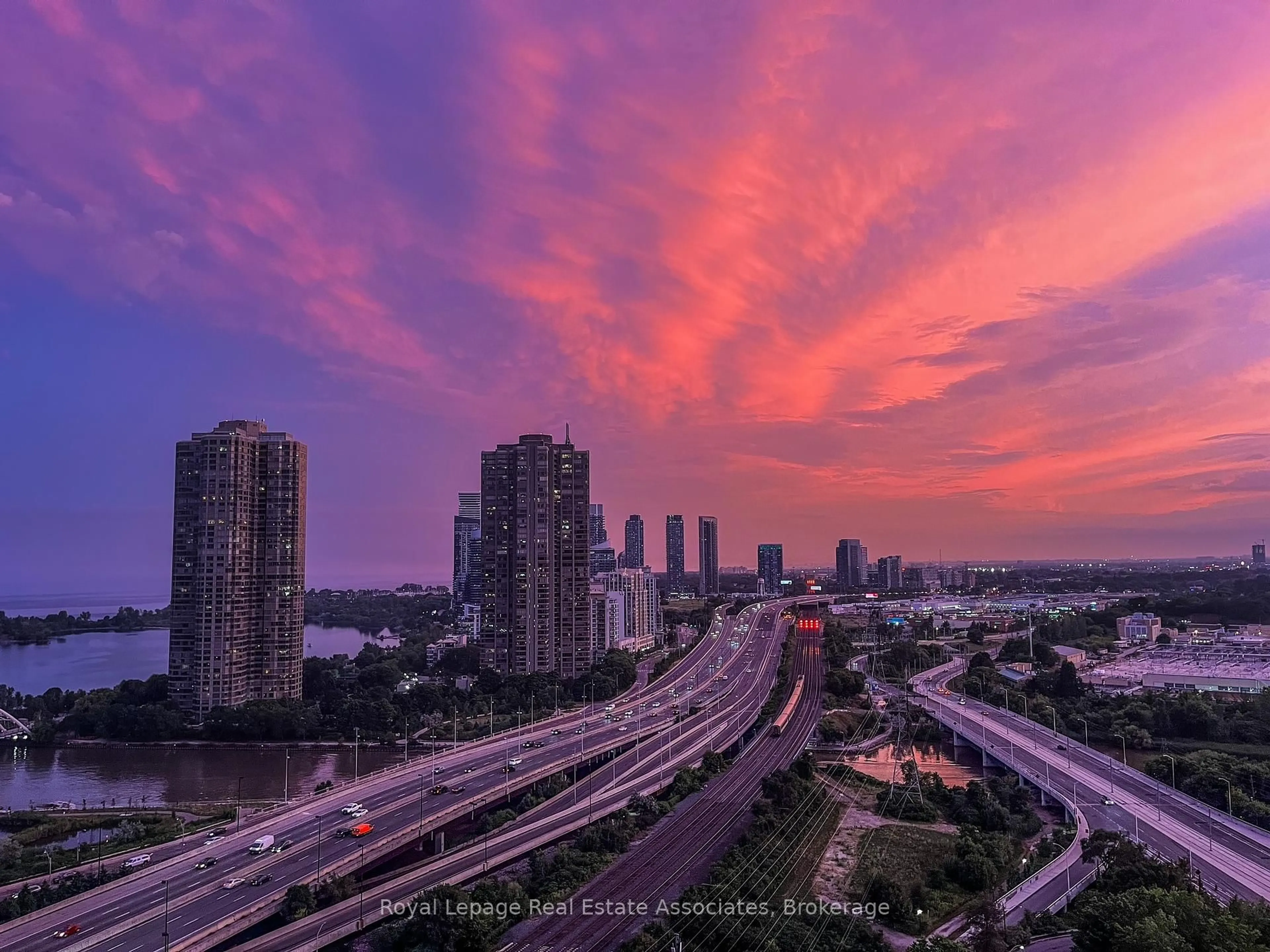 Blurry image for 105 The Queensway #2206, Toronto Ontario M6S 5B5