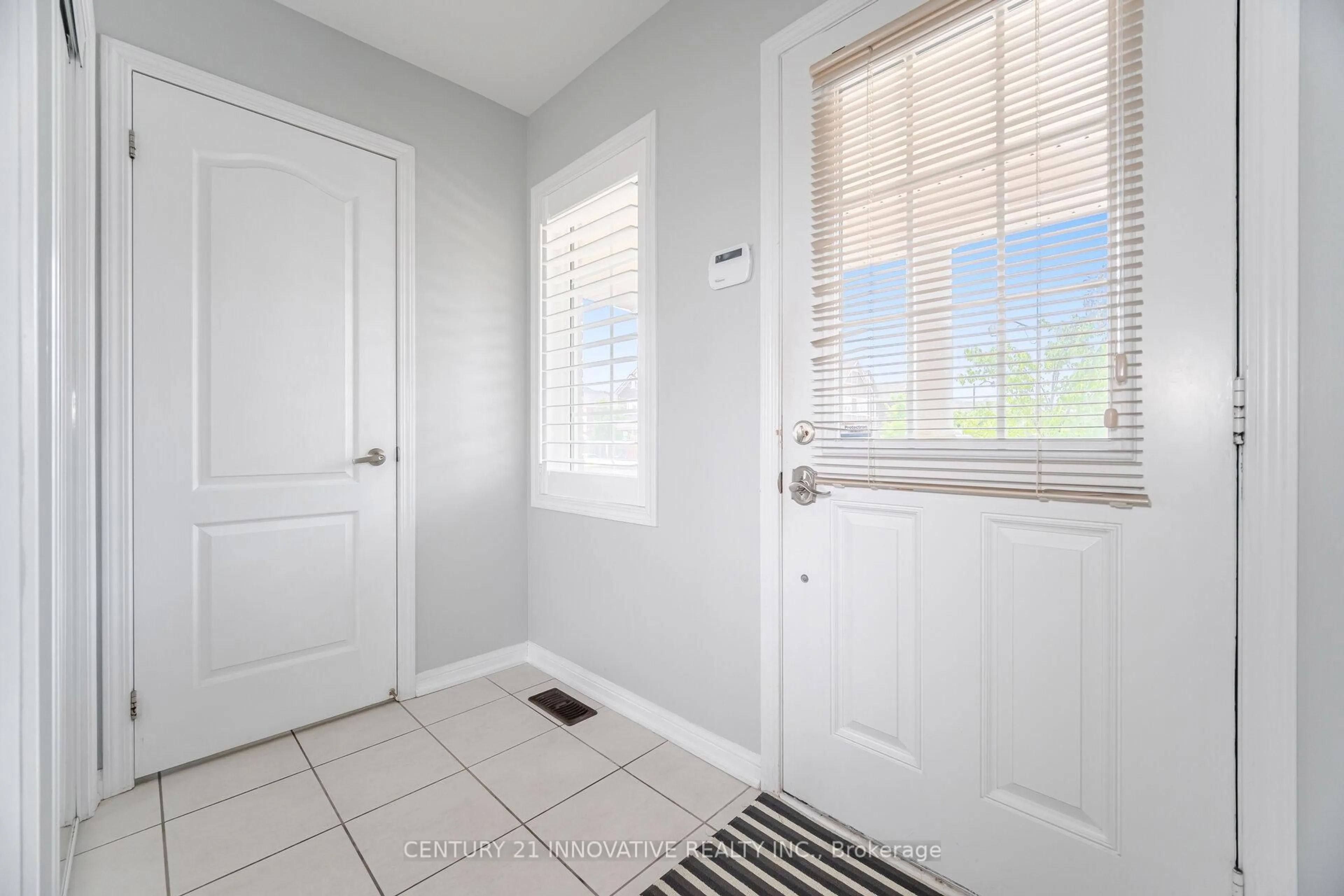 Indoor entryway for 909 Asleton Blvd, Milton Ontario L9T 8R9