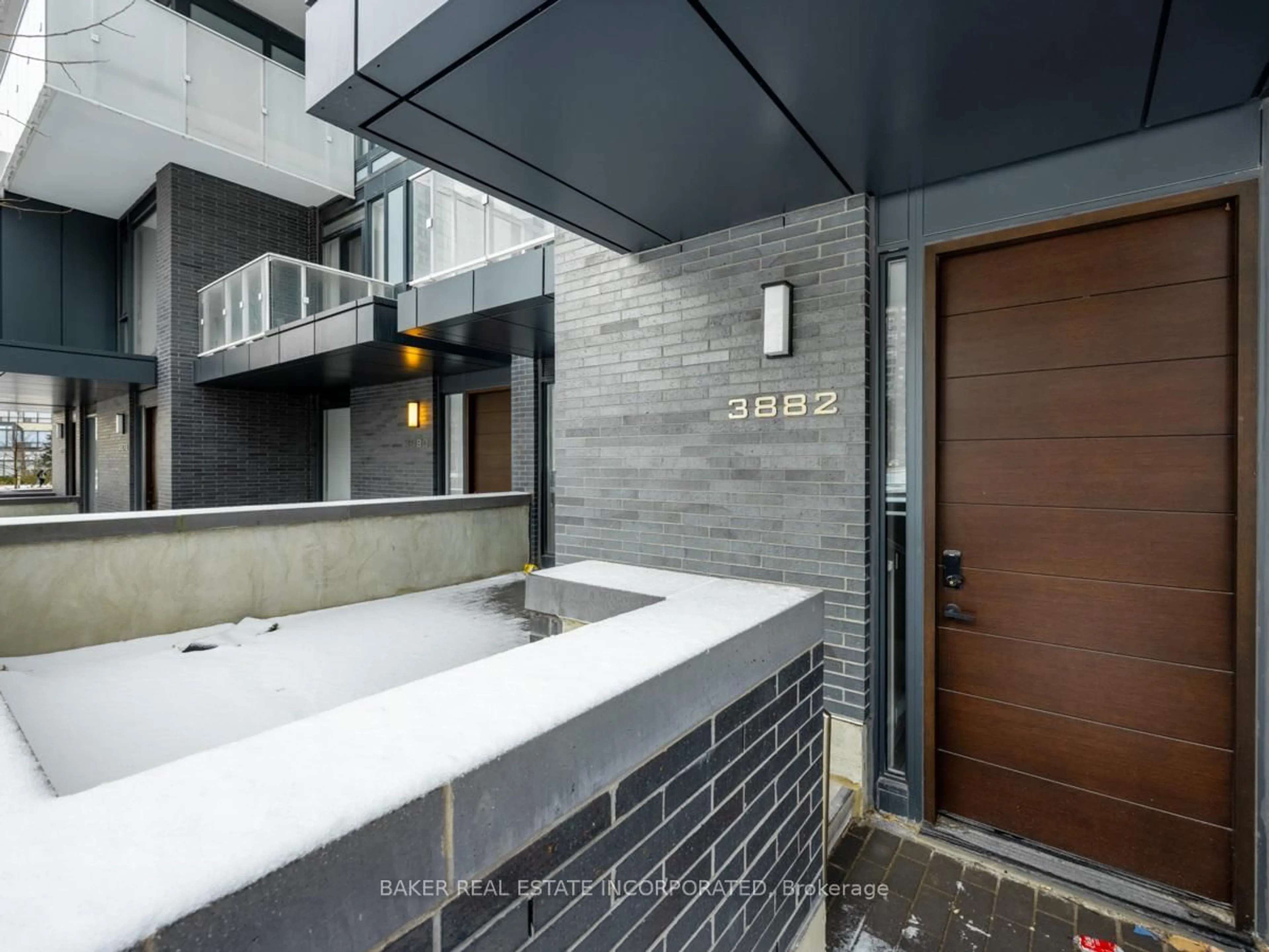 Unknown for 407 Webb Dr, Mississauga Ontario L5B 0M4