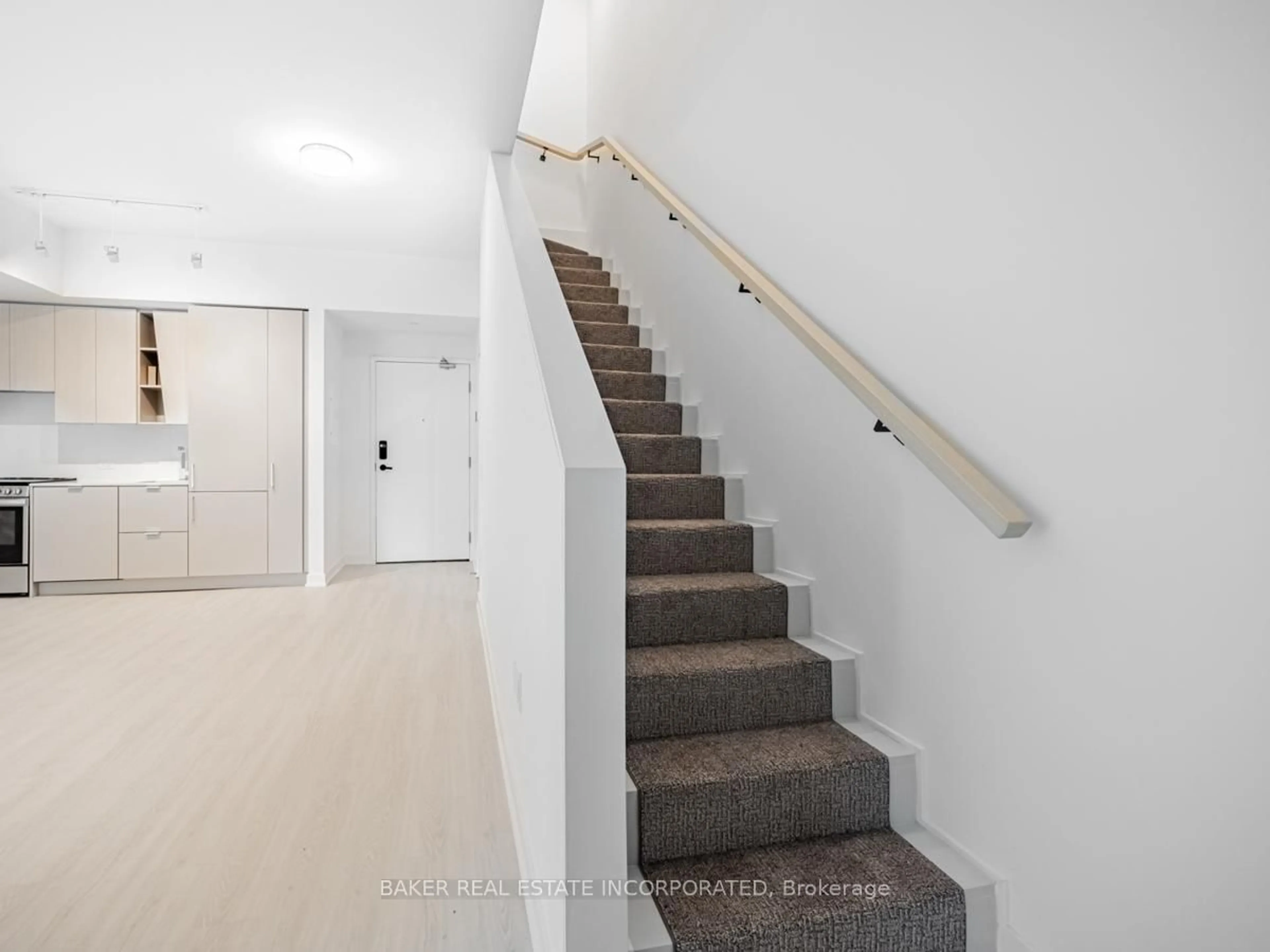 Stairs for 407 Webb Dr, Mississauga Ontario L5B 0M4