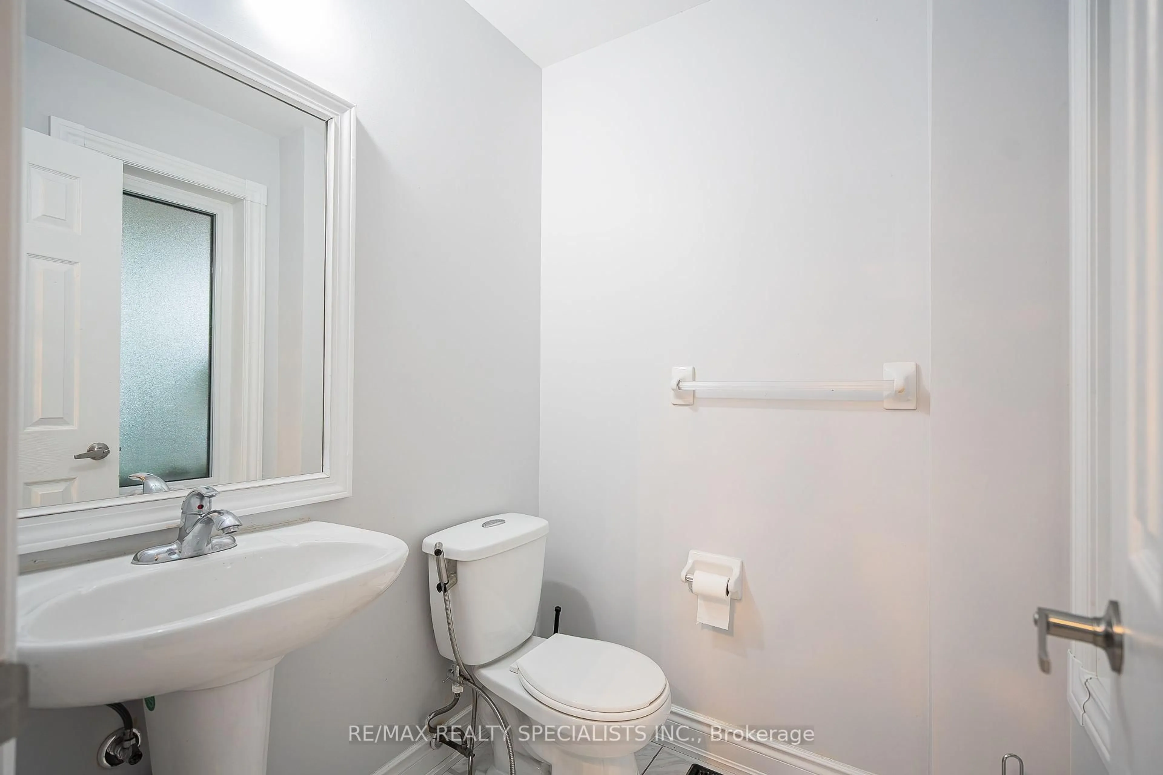 Standard bathroom, unknown for 56 Hood Cres, Brampton Ontario L6Y 4S7