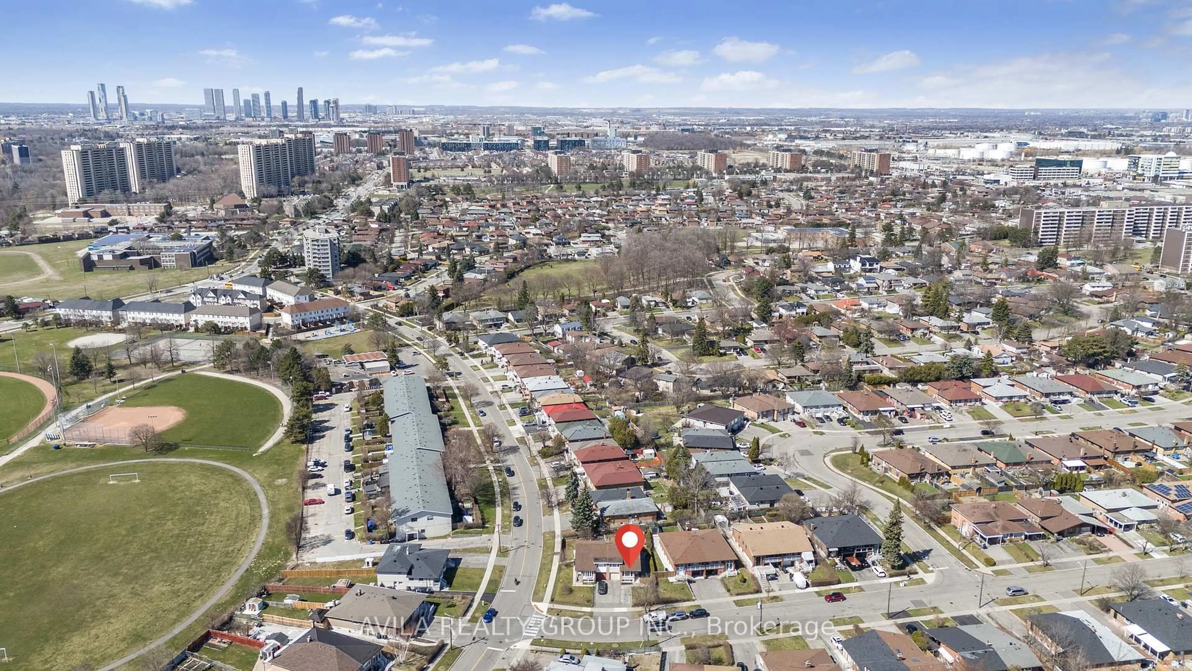 A pic from outside/outdoor area/front of a property/back of a property/a pic from drone, city buildings view from balcony for 4 Fallingdale Cres, Toronto Ontario M3J 1C3