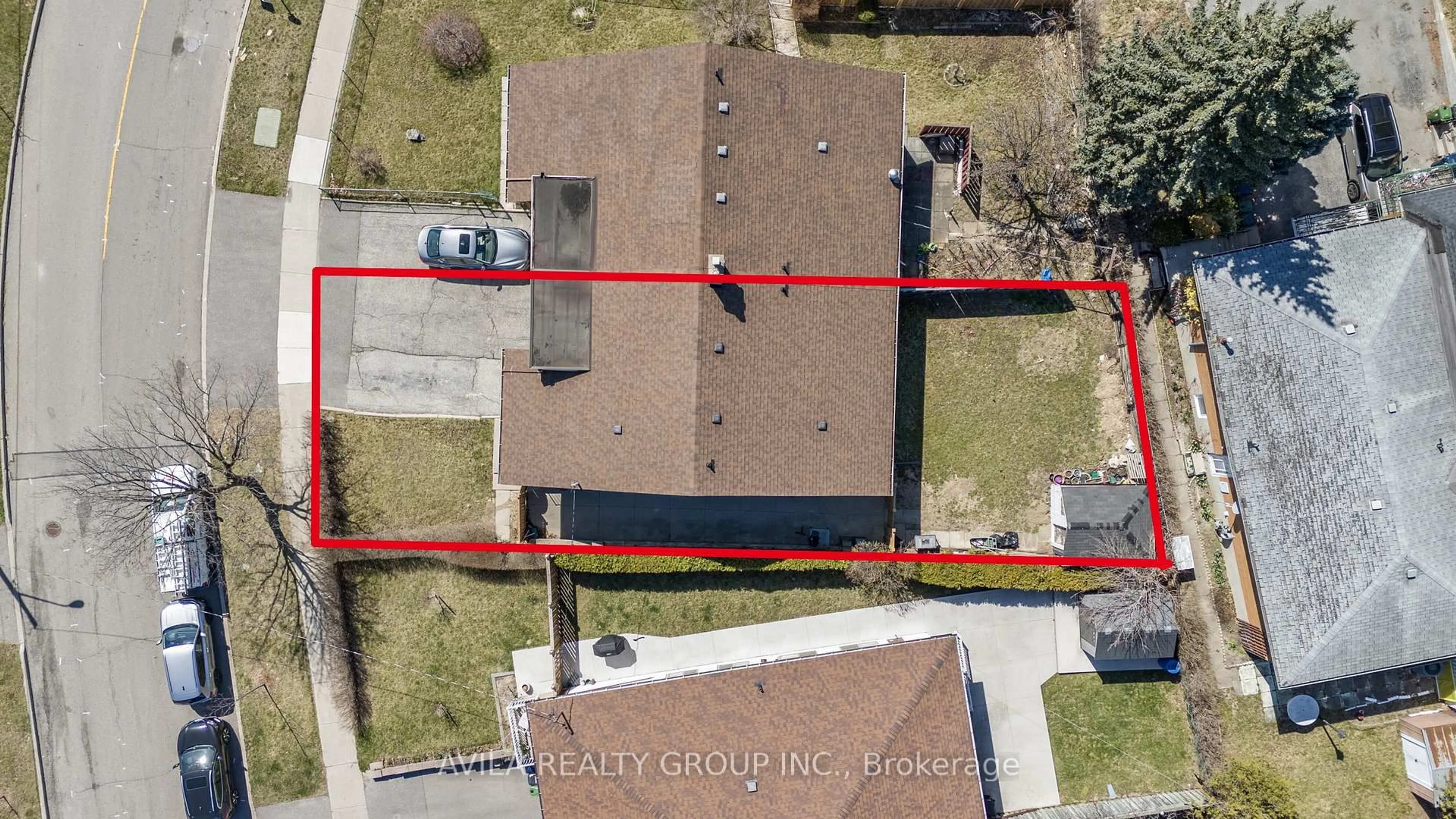 A pic from outside/outdoor area/front of a property/back of a property/a pic from drone, street for 4 Fallingdale Cres, Toronto Ontario M3J 1C3