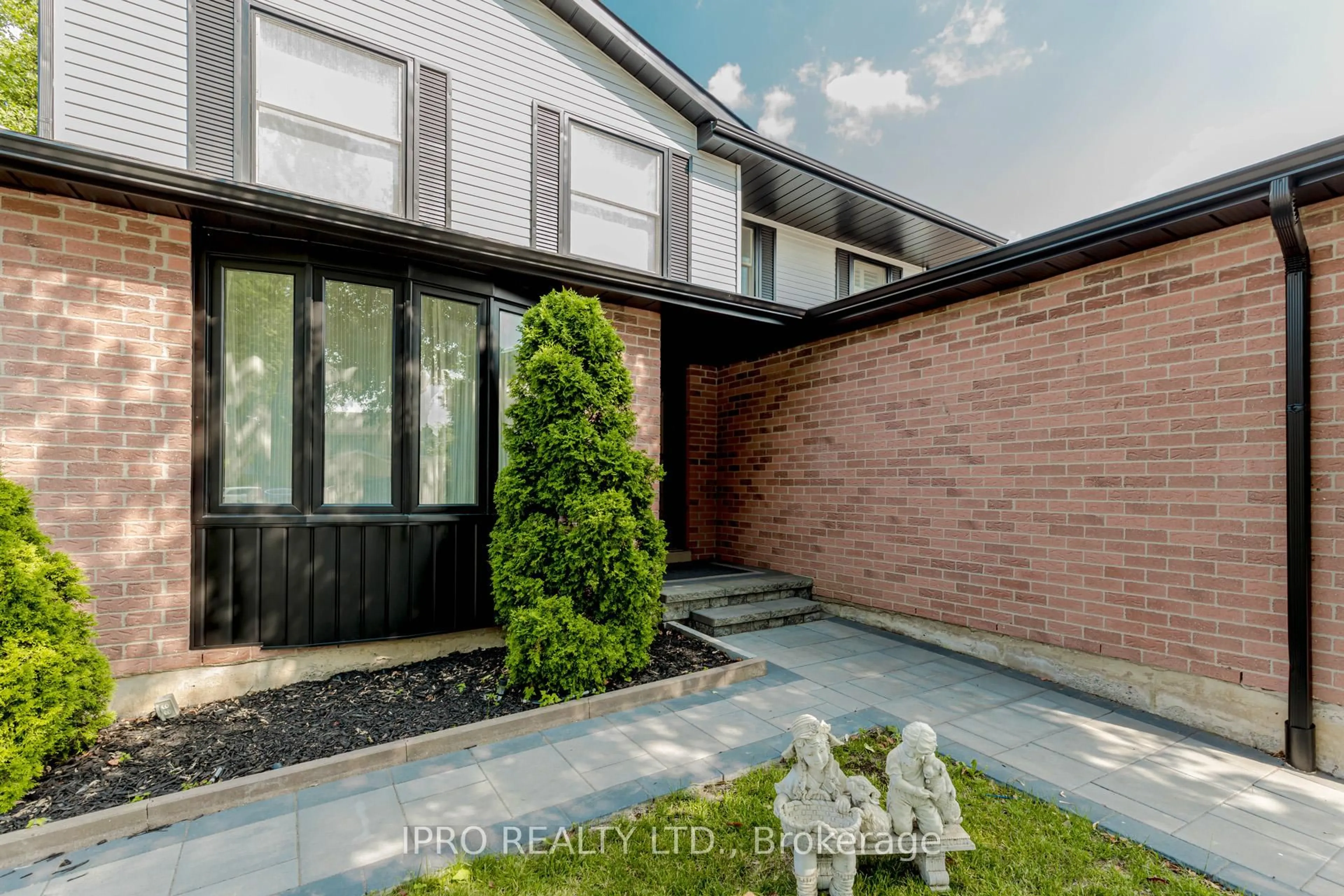 Home with brick exterior material, street for 6101 Edenwood Dr, Mississauga Ontario L5N 2Y6