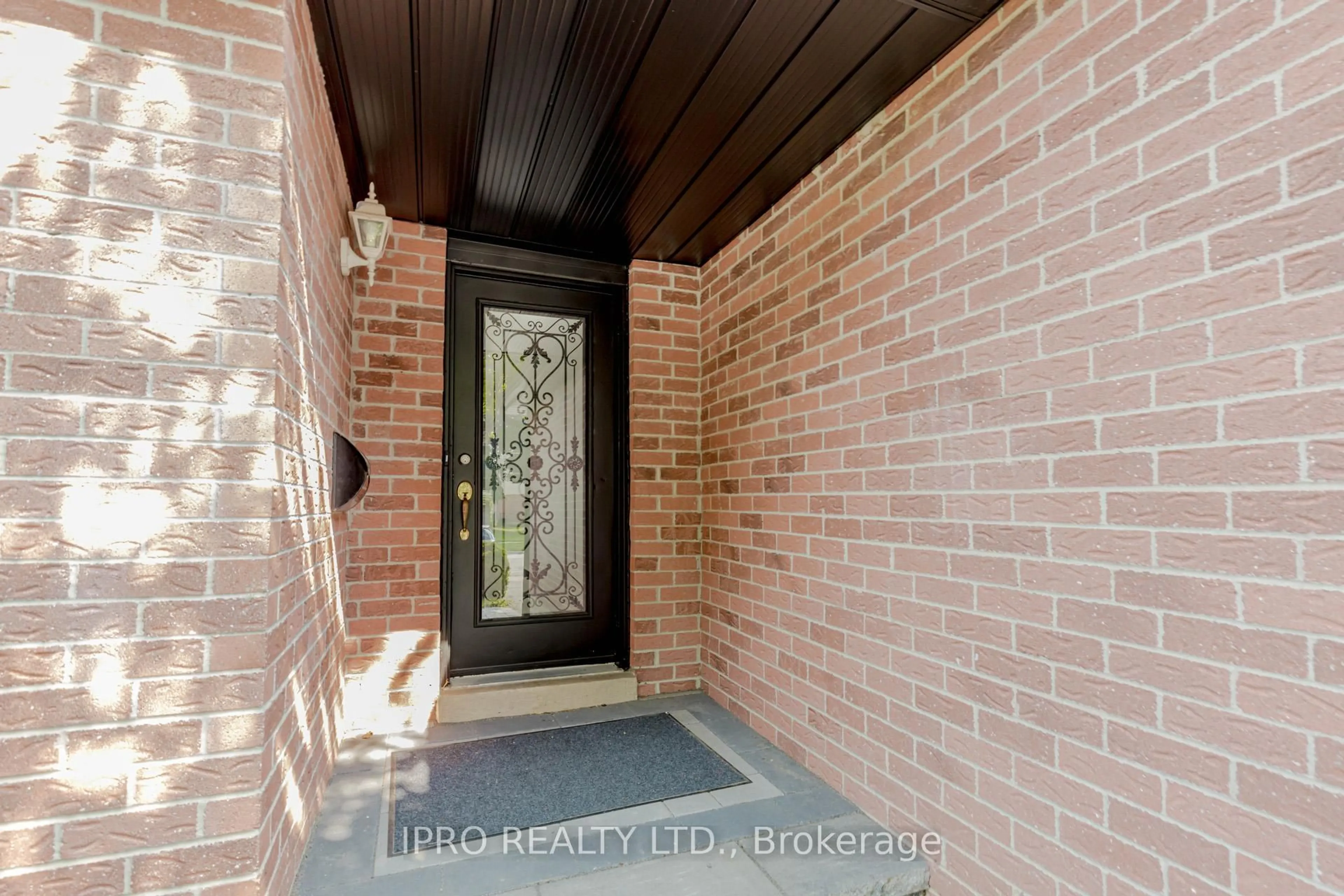 Unknown for 6101 Edenwood Dr, Mississauga Ontario L5N 2Y6