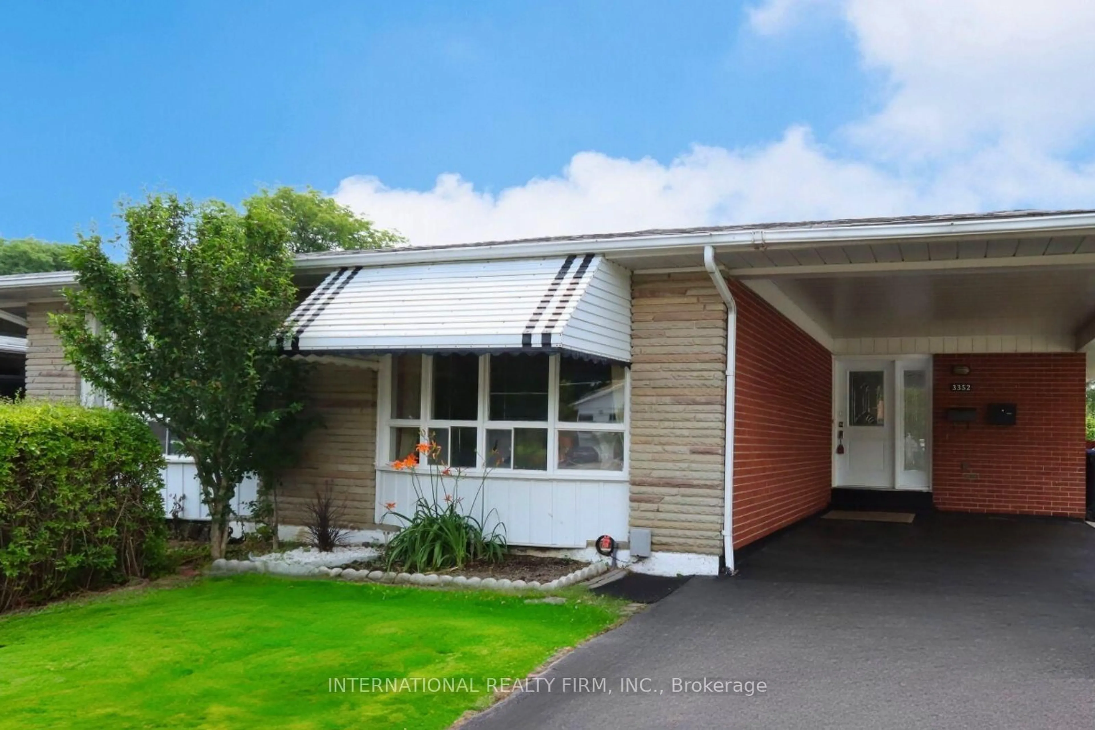 Home with vinyl exterior material, street for 3352 Queen Frederica Dr, Mississauga Ontario L4Y 3B2