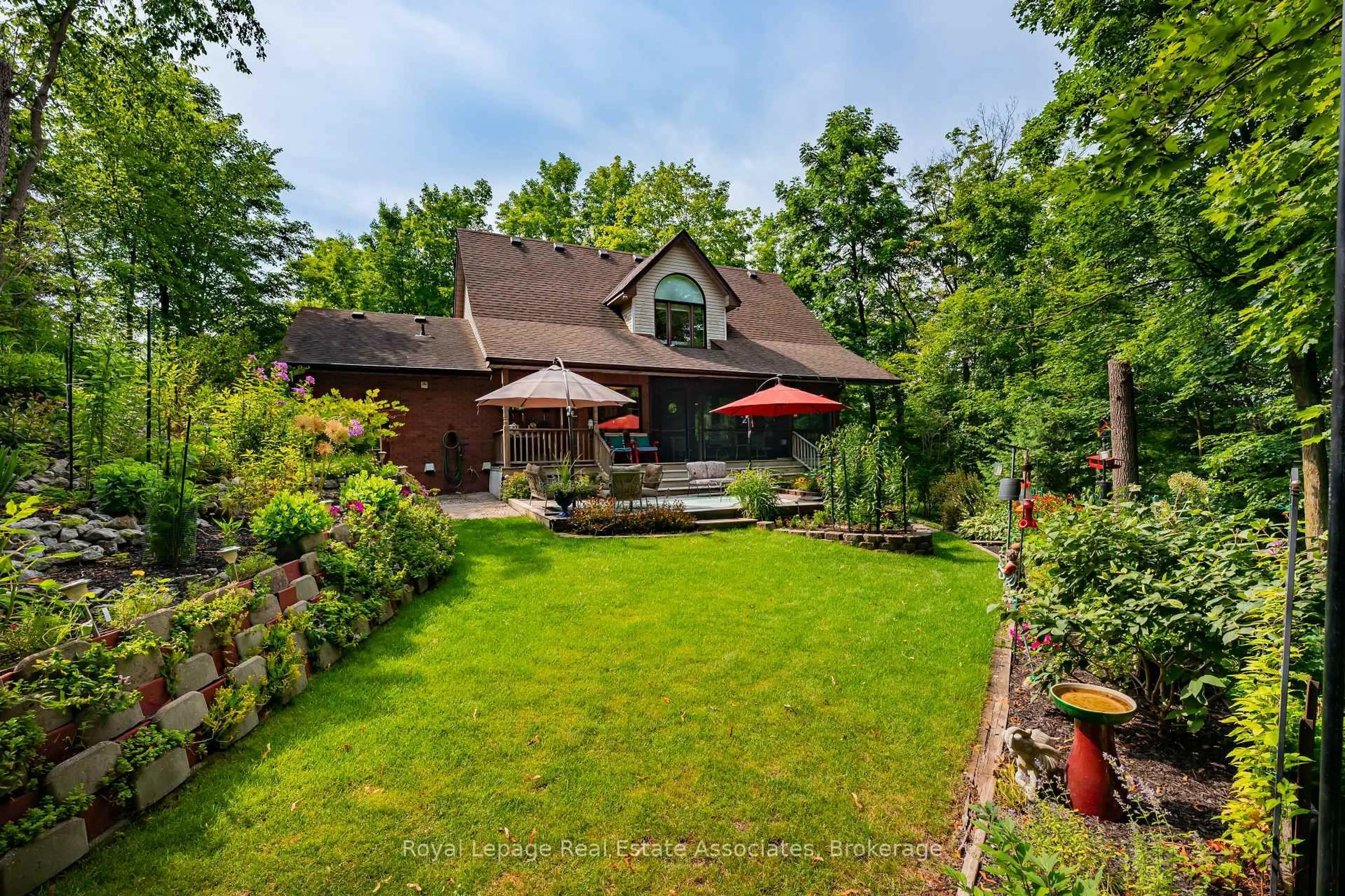 Patio, unknown for 10 Prince St, Halton Hills Ontario L7G 2X2