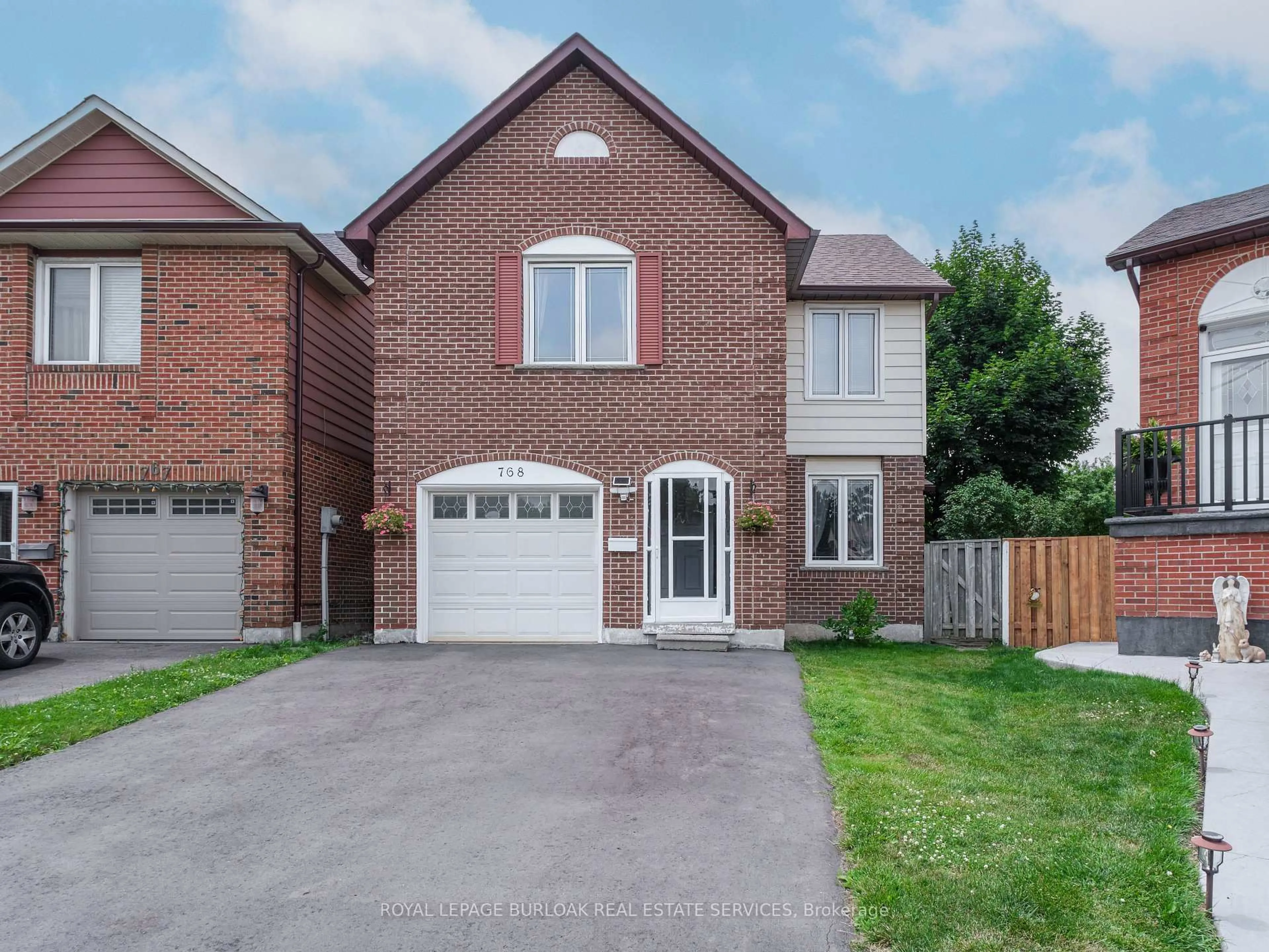 Home with brick exterior material, street for 768 Thistle Down Crt, Mississauga Ontario L5C 3K6