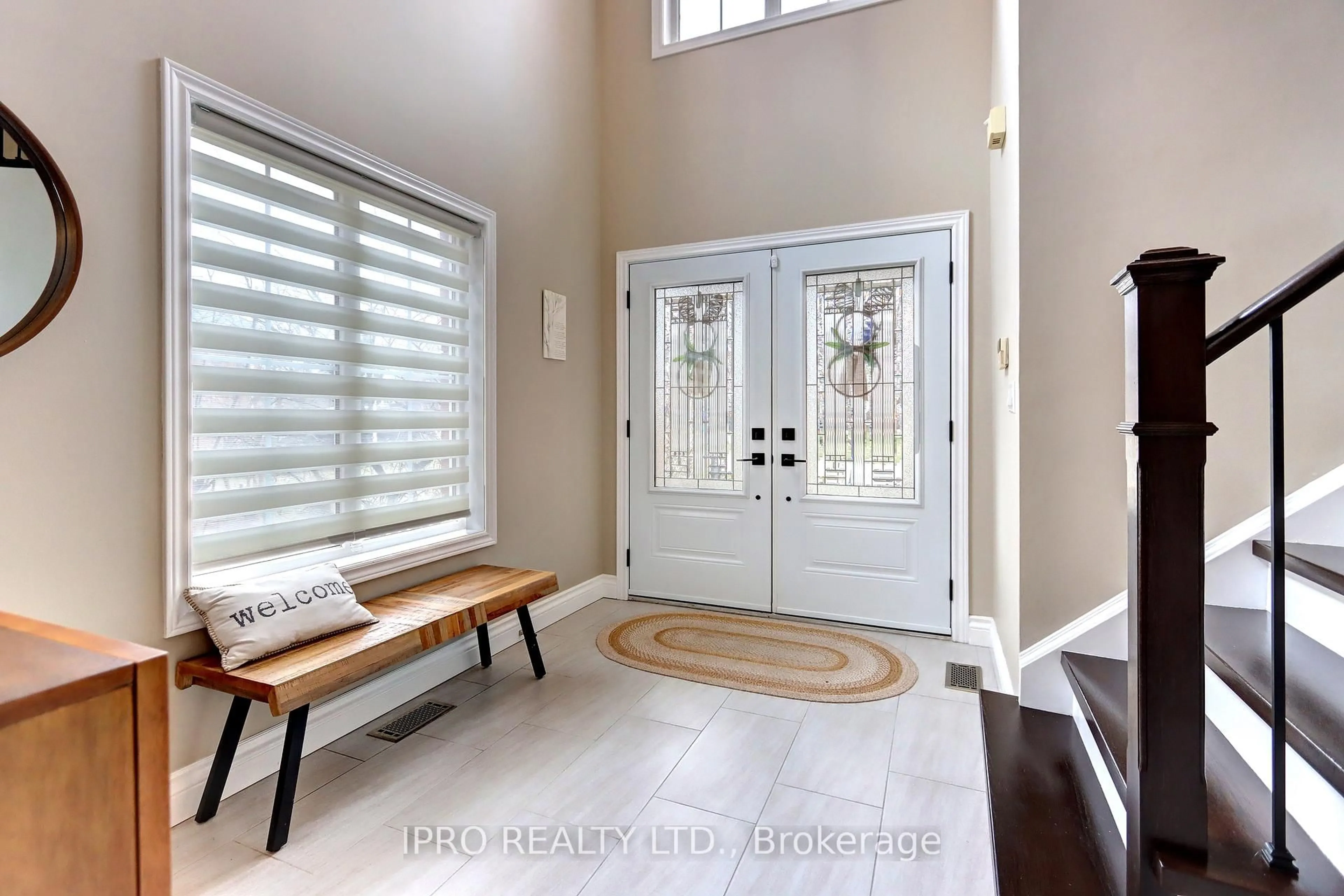 Indoor entryway for 10 Berton Blvd, Halton Hills Ontario L7G 6A5