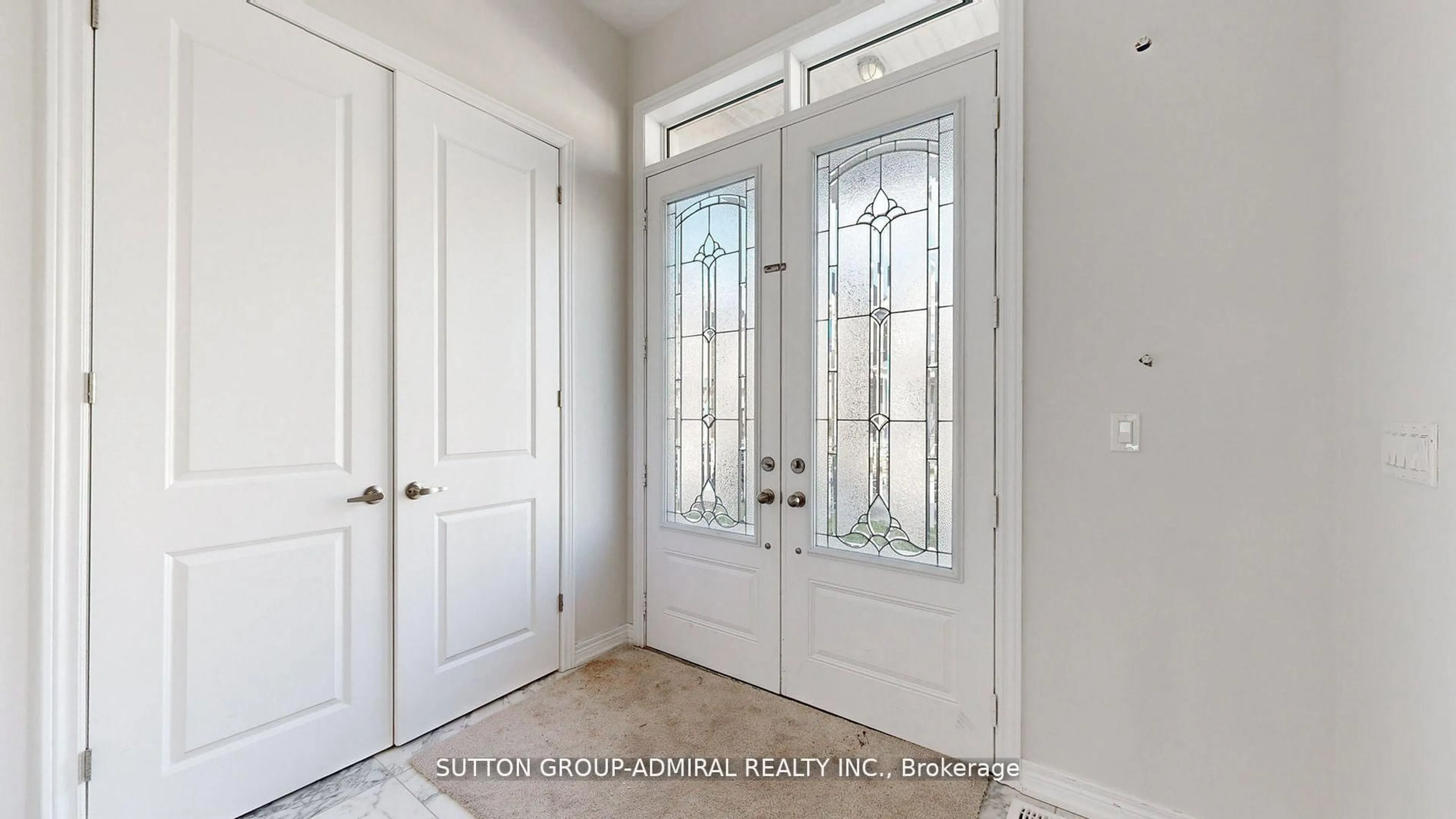 Indoor entryway for 34 Carnegie Dr, Oakville Ontario L6H 0V8
