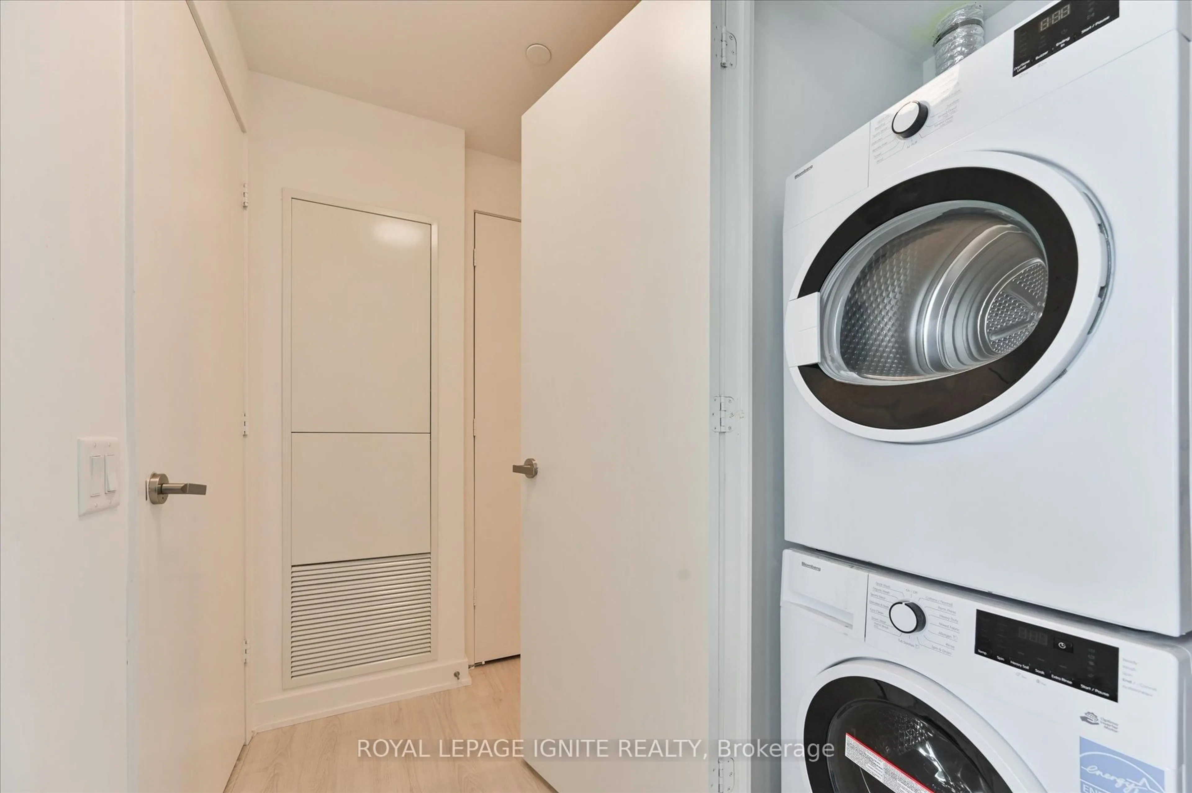 Laundry room for 3883 Quartz Rd #501, Mississauga Ontario L5B 0M4