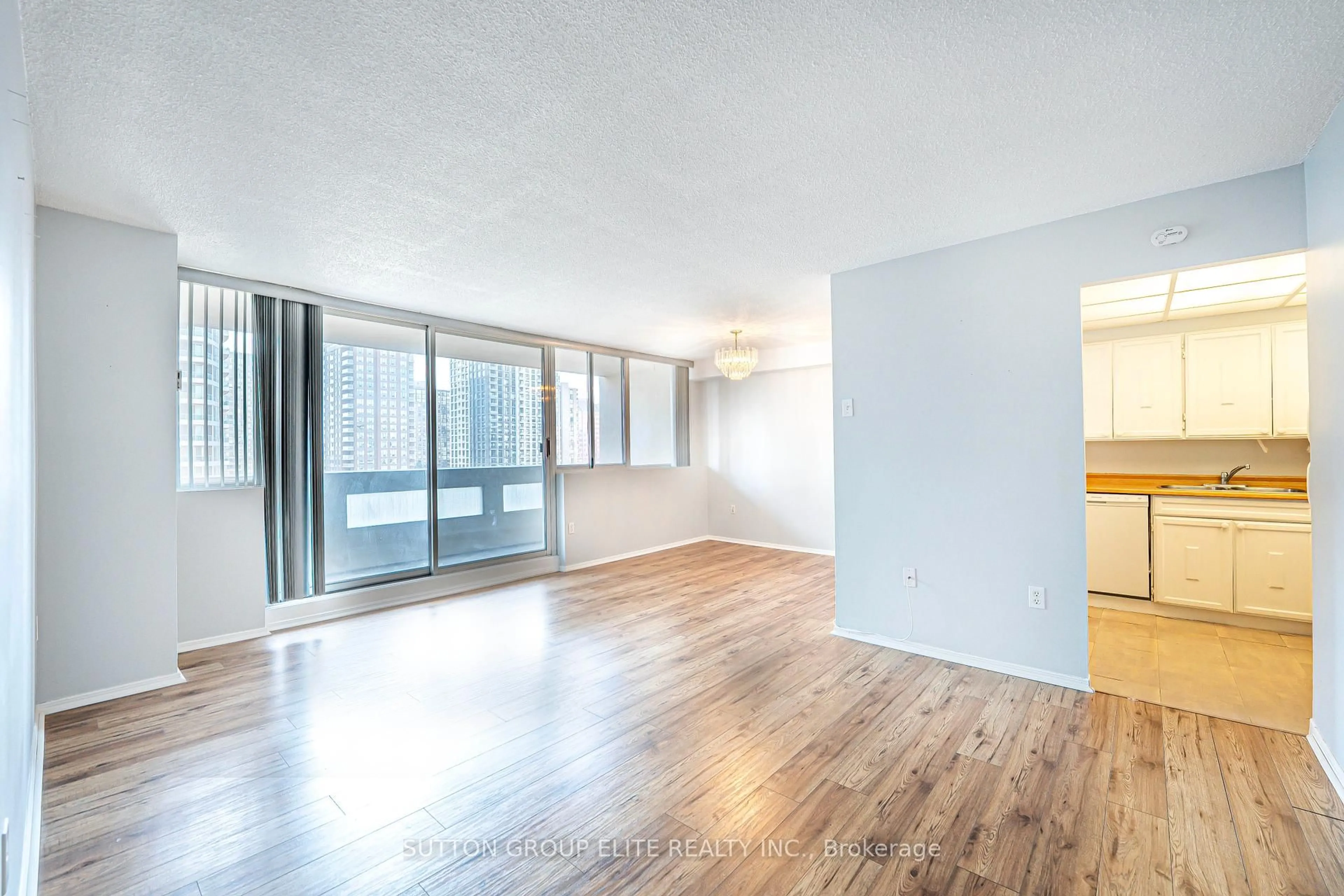 A pic of a room for 3590 Kaneff Cres #1203, Mississauga Ontario L5A 3X3