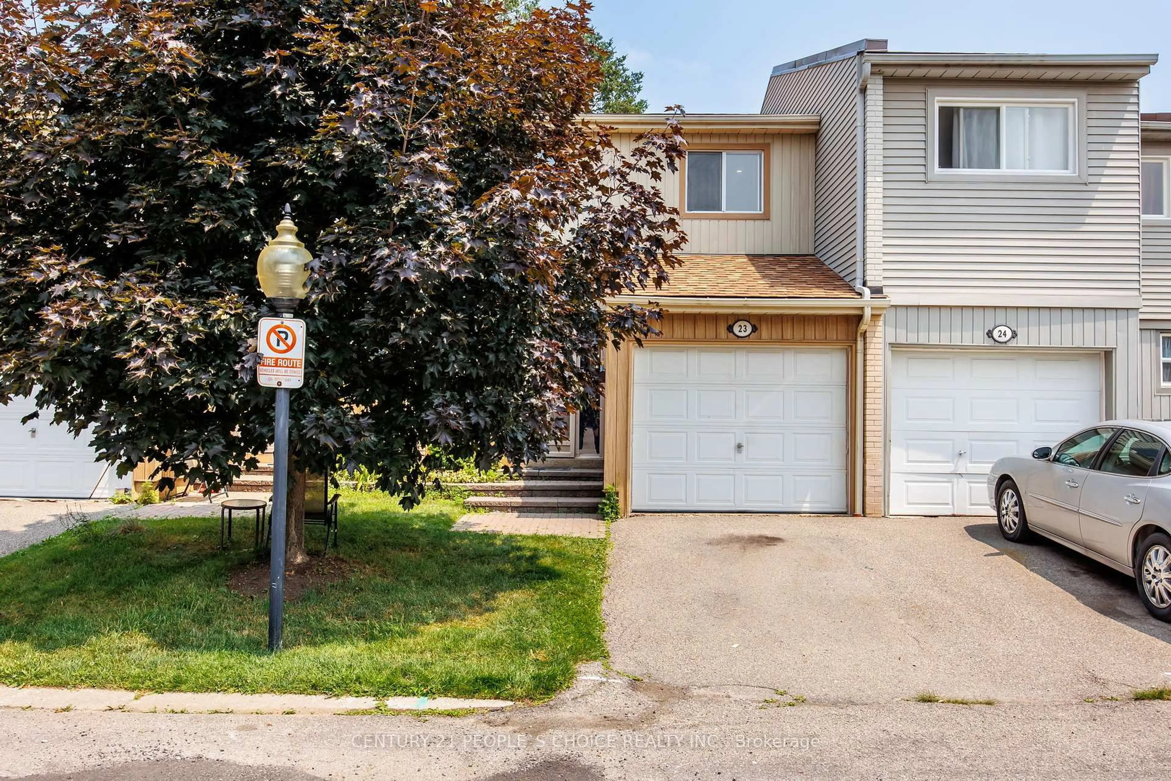 A pic from outside/outdoor area/front of a property/back of a property/a pic from drone, street for 3500 Glen Erin Dr #23, Mississauga Ontario L5L 1W6