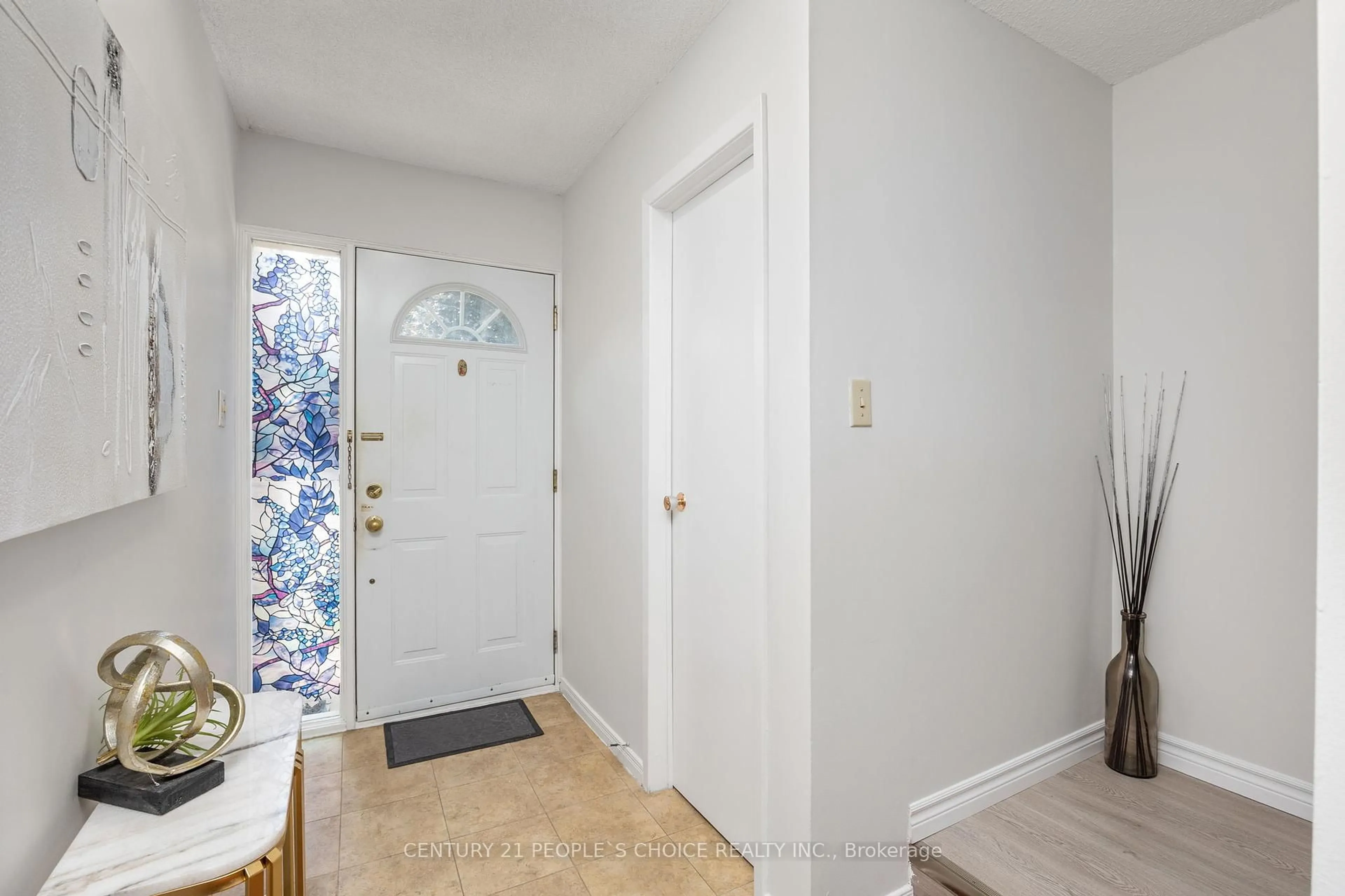 Indoor entryway for 3500 Glen Erin Dr #23, Mississauga Ontario L5L 1W6