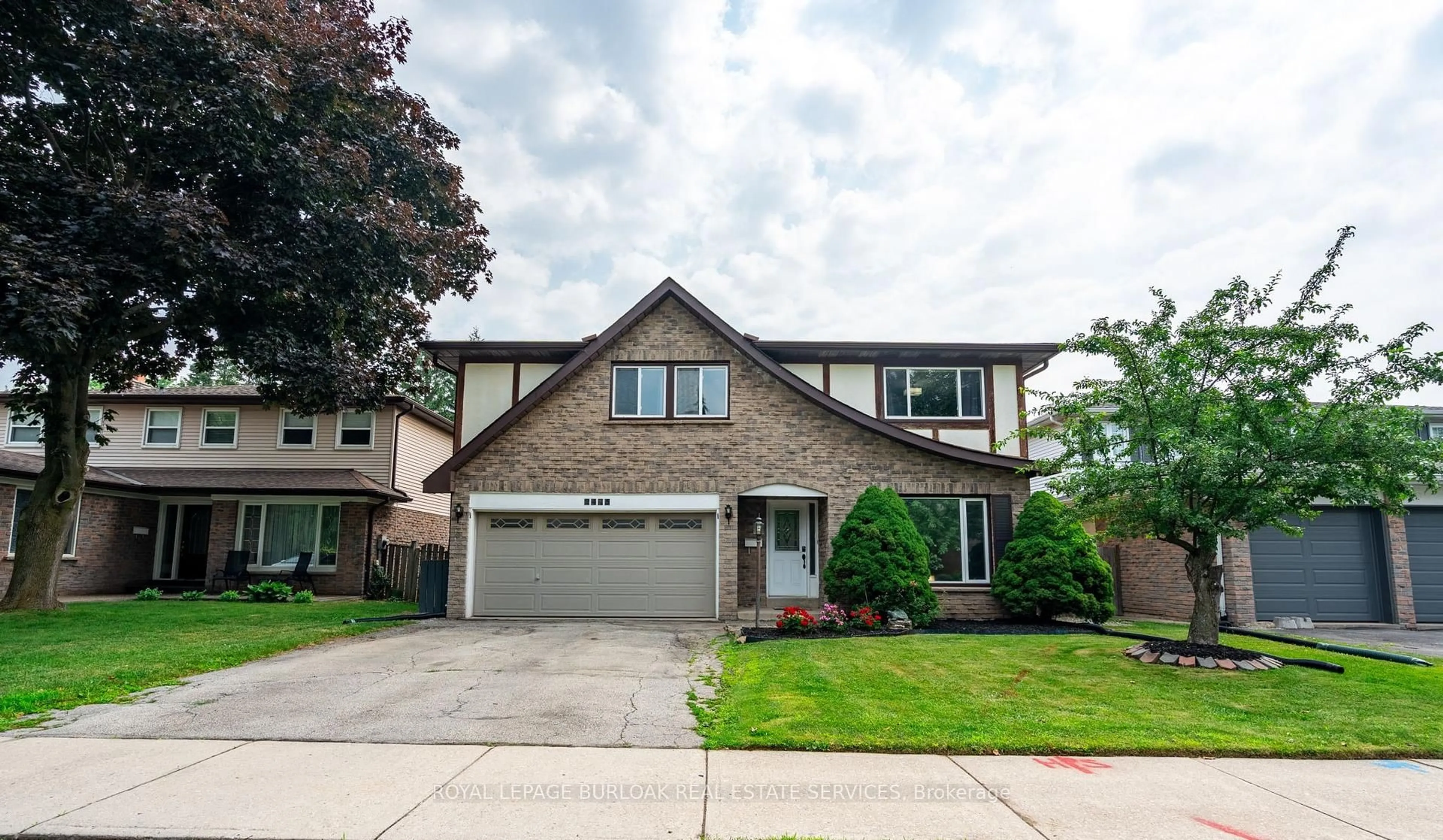 Home with brick exterior material, street for 2445 Cavendish Dr, Burlington Ontario L7P 3T7
