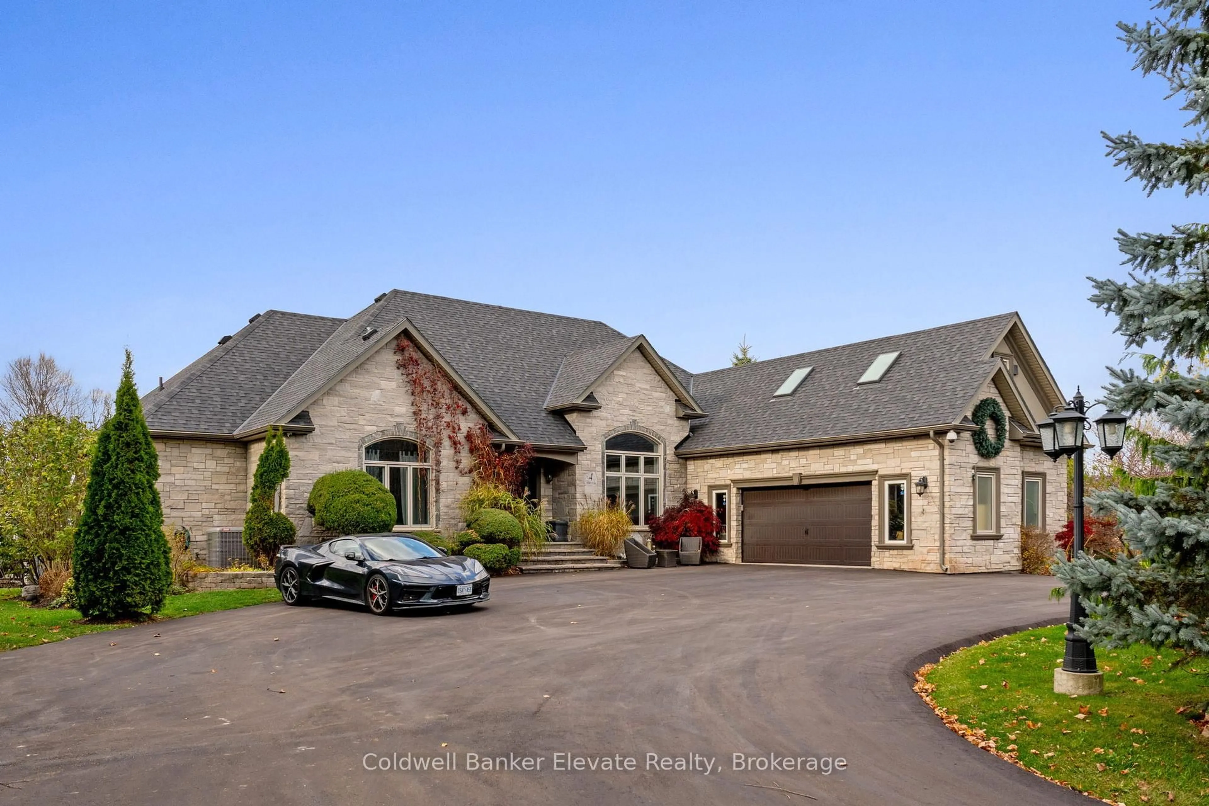 A pic from outside/outdoor area/front of a property/back of a property/a pic from drone, street for 4 Abbitt Cres, Halton Hills Ontario L7A 1A6
