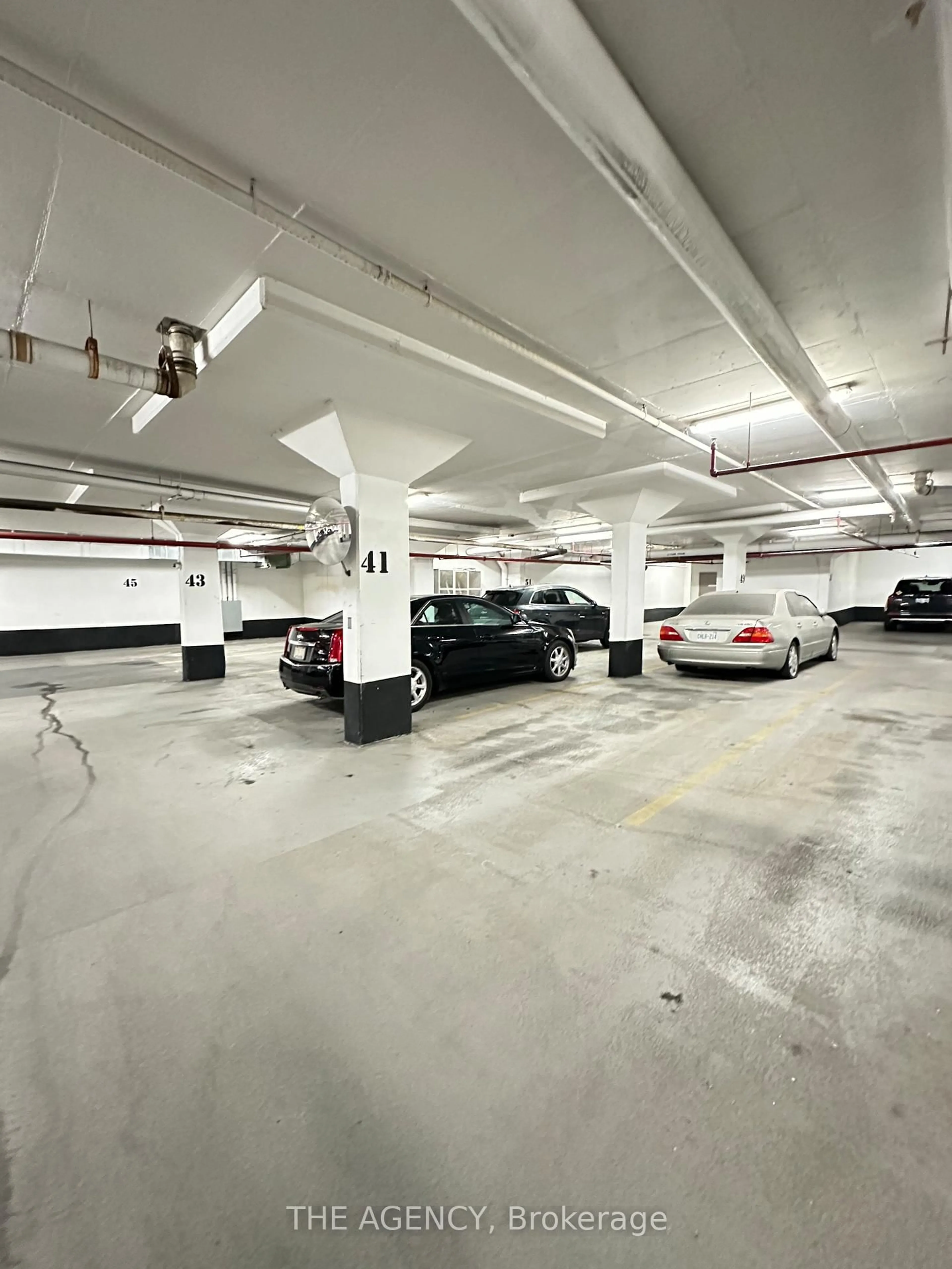 Indoor garage for 3525 Kariya Dr #218, Mississauga Ontario L5B 0C2