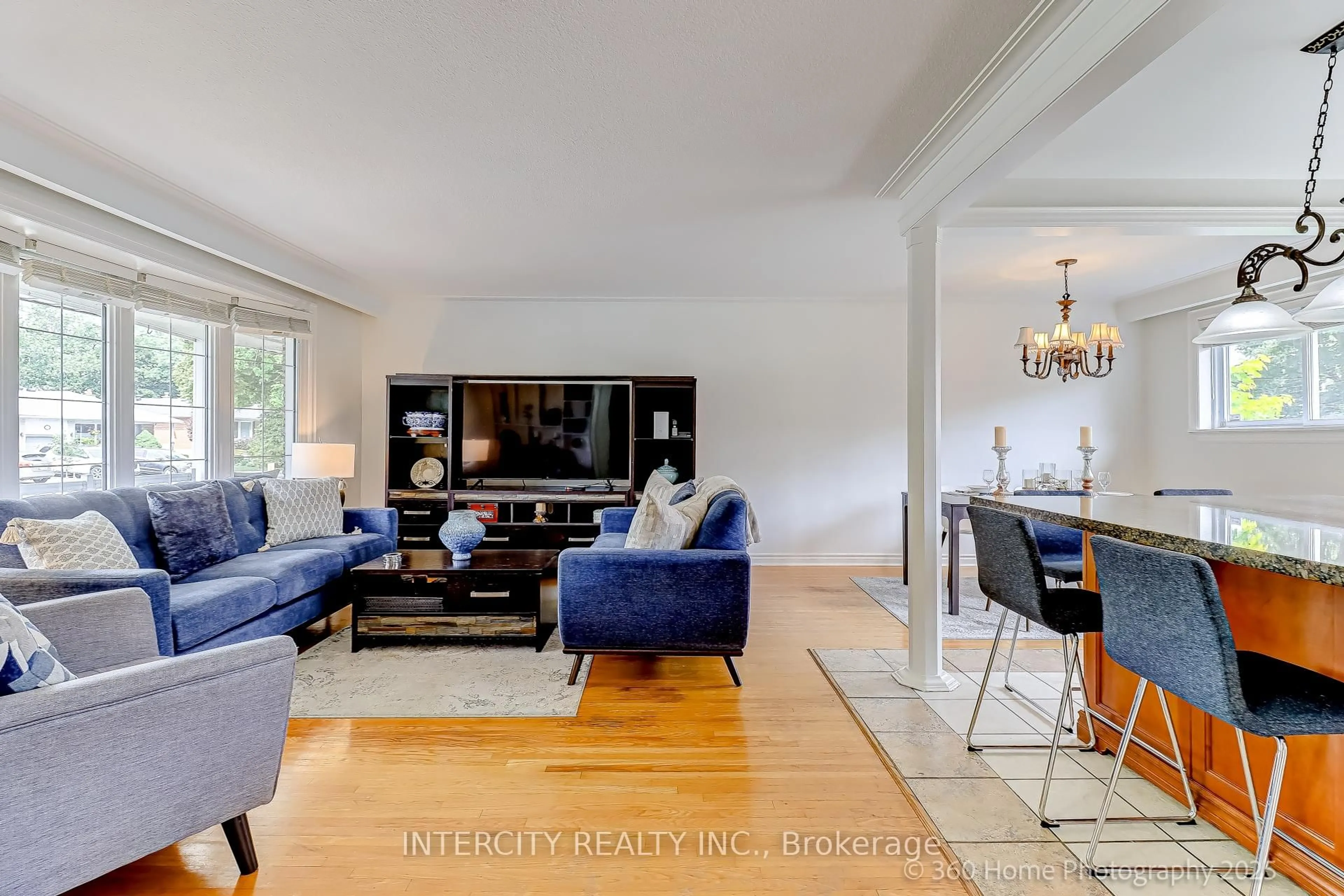 Living room with furniture, unknown for 44 Oxenden Cres, Toronto Ontario M9C 4H4