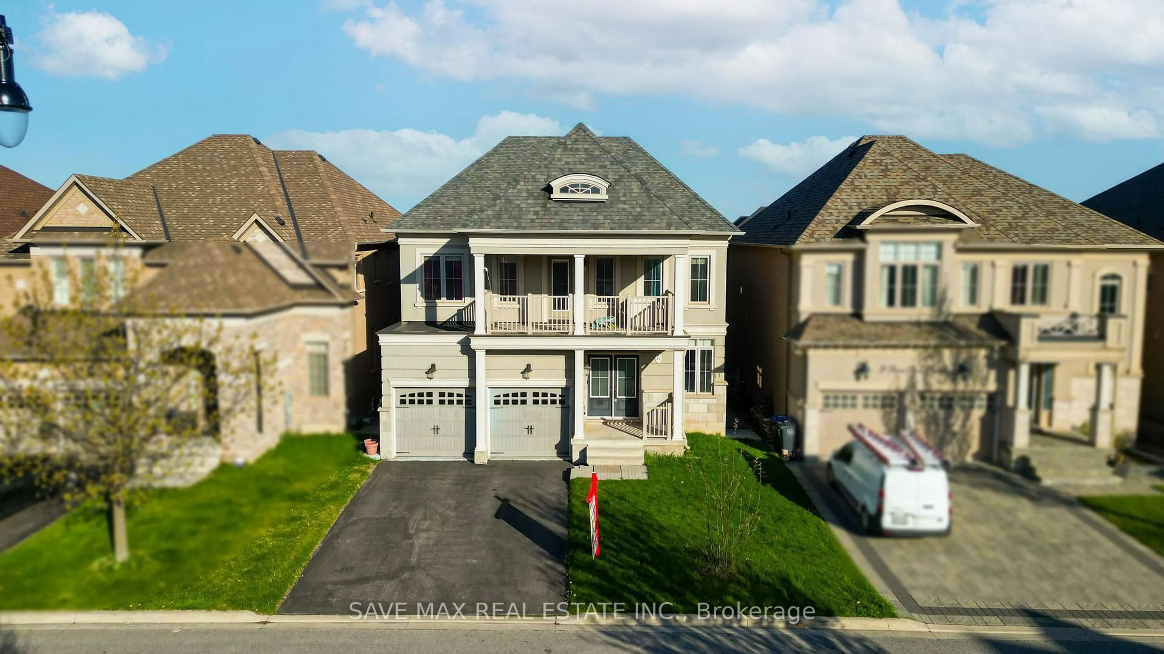 A pic from outside/outdoor area/front of a property/back of a property/a pic from drone, street for 11 Bear Run Rd, Brampton Ontario L6X 2Y8