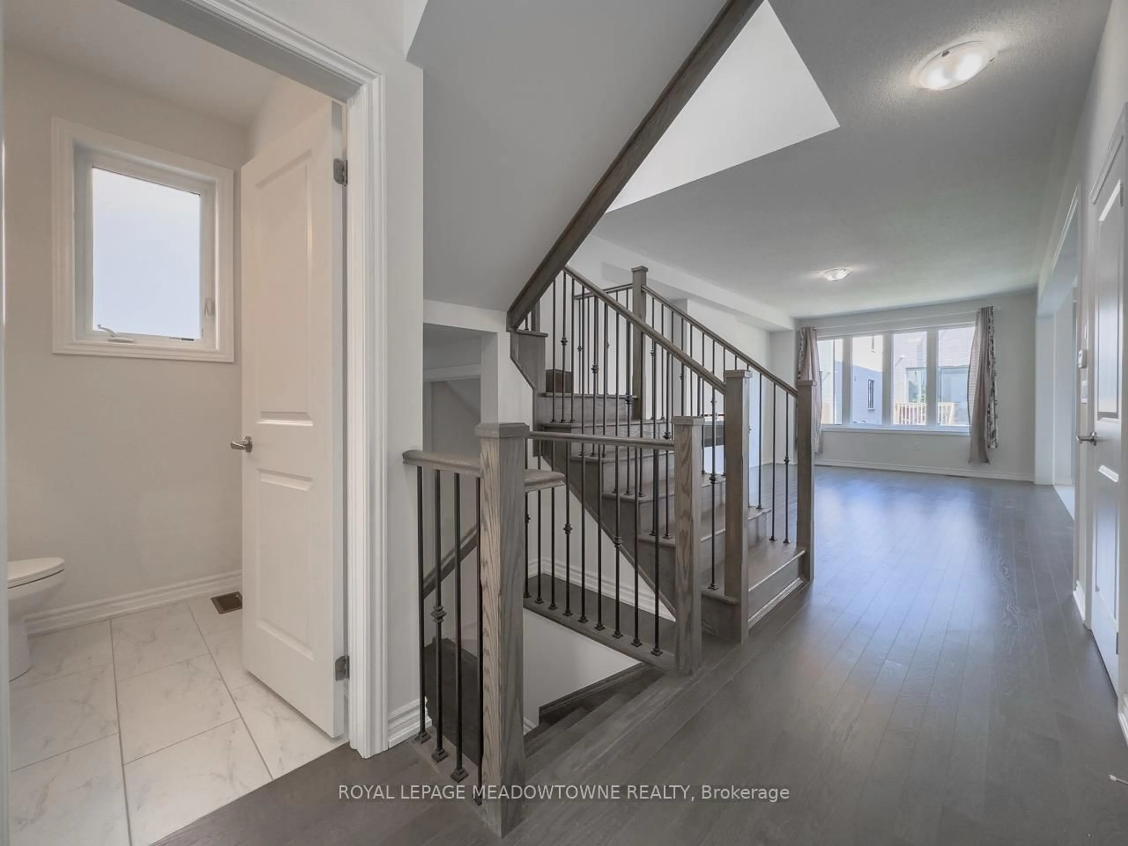 Indoor entryway for 19 Lippa Dr, Caledon Ontario L7C 1Z9