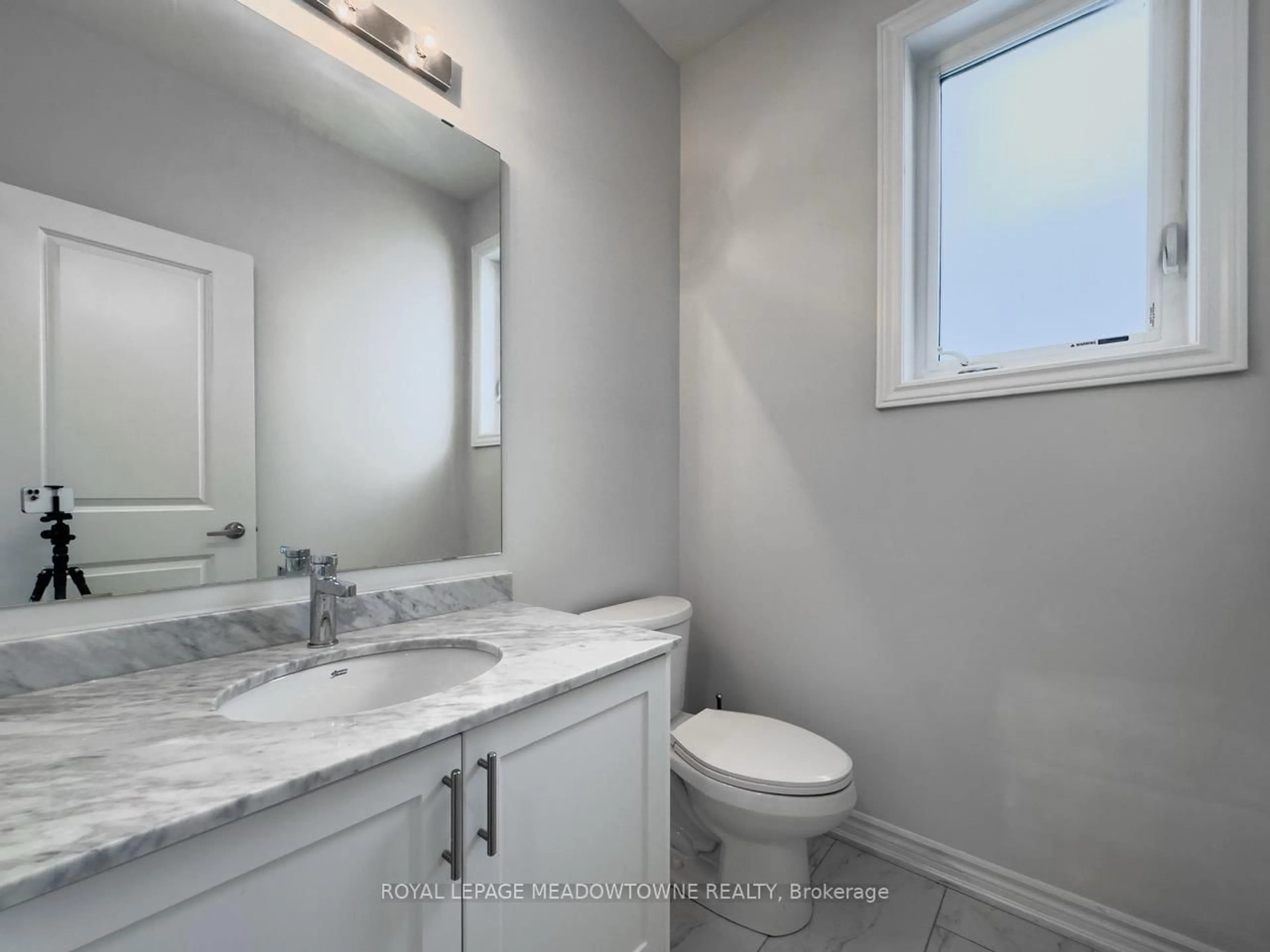 Unknown for 19 Lippa Dr, Caledon Ontario L7C 1Z9