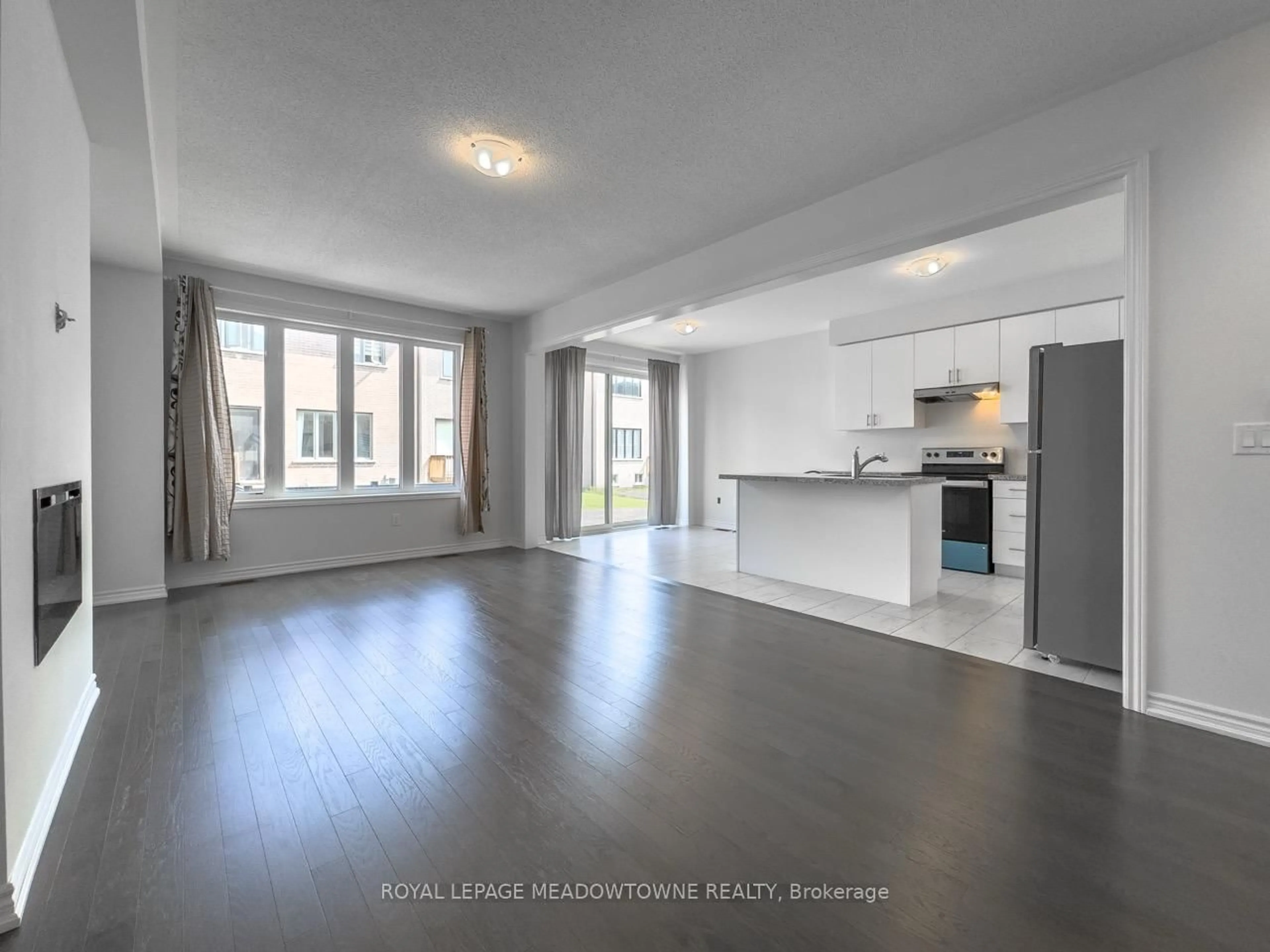 Open concept kitchen, unknown for 19 Lippa Dr, Caledon Ontario L7C 1Z9