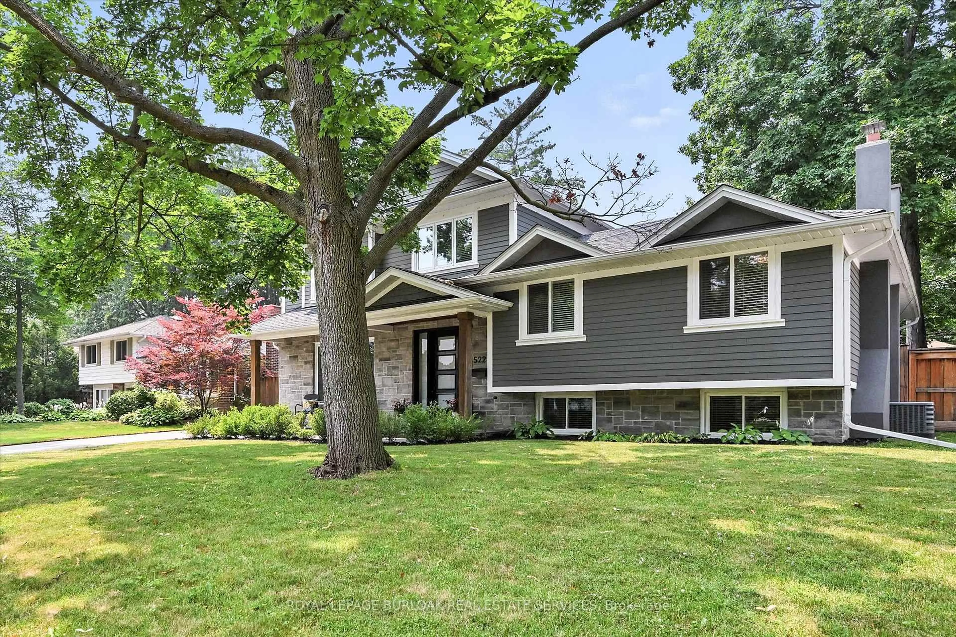 Home with vinyl exterior material, street for 5221 Meadowhill Rd, Burlington Ontario L7L 3K9