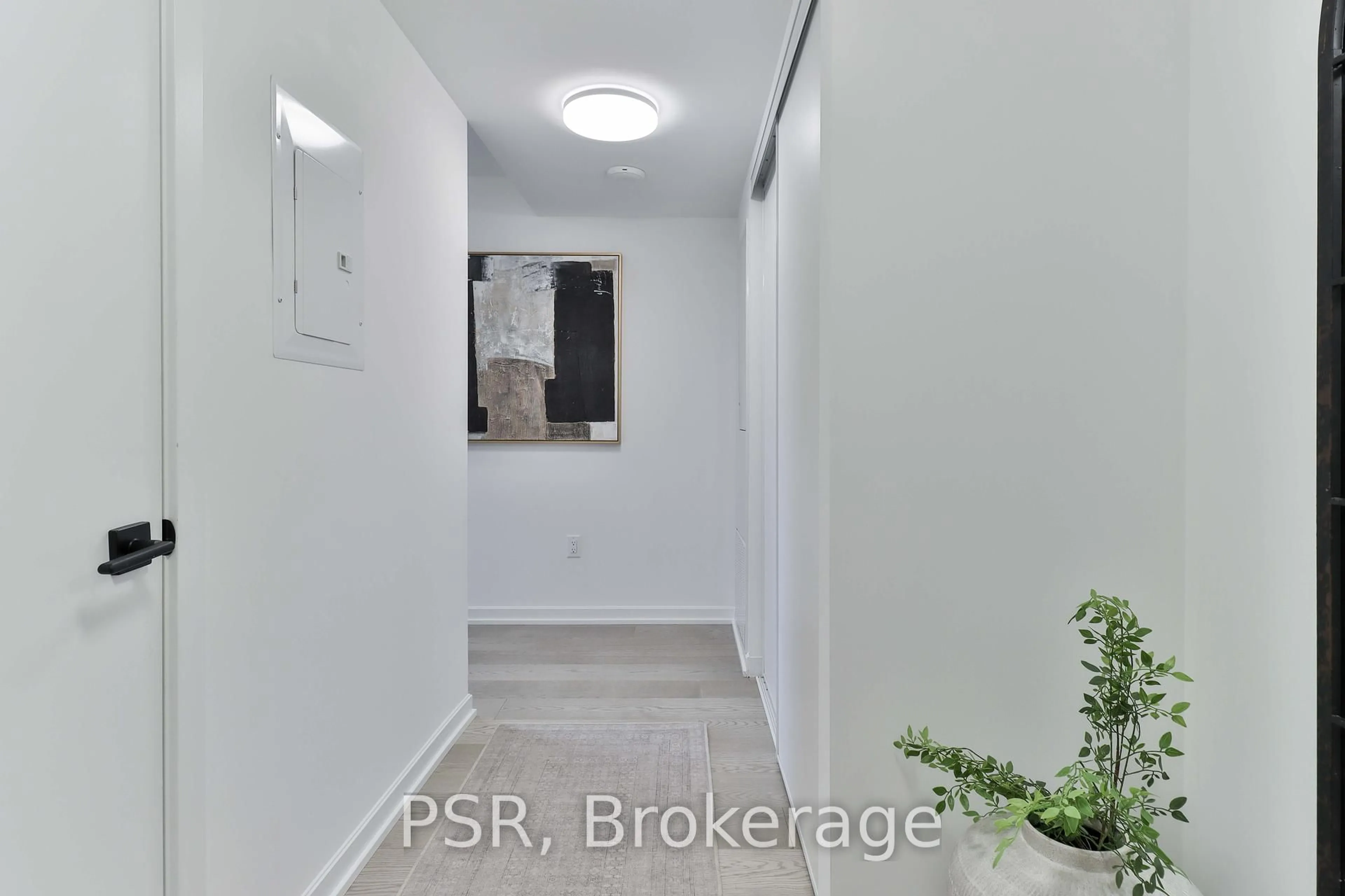 Indoor entryway for 10 Graphophone Grve #609, Toronto Ontario M6H 2A6