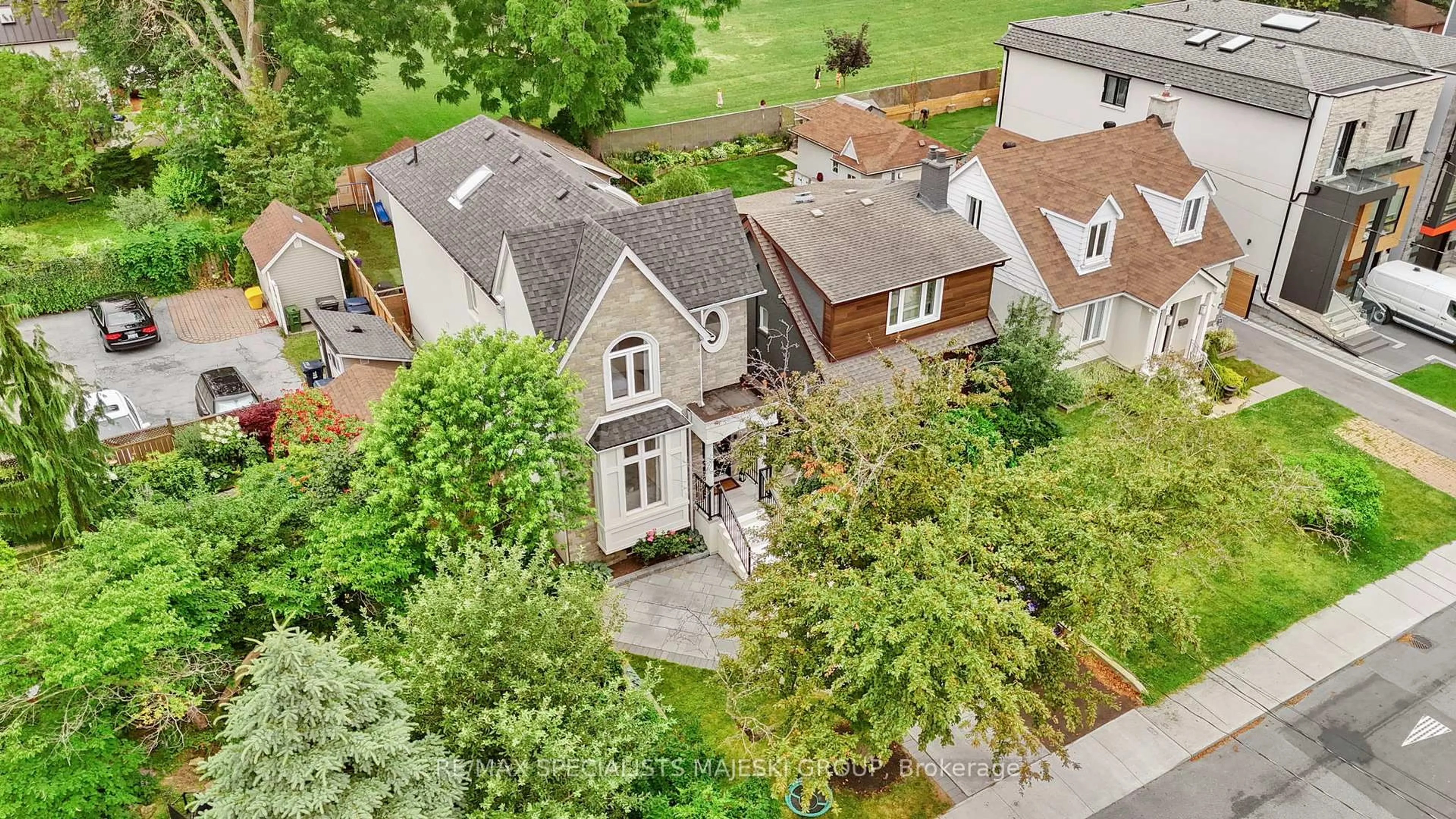 A pic from outside/outdoor area/front of a property/back of a property/a pic from drone, street for 84 Wheatfield Rd, Toronto Ontario M8V 2P8