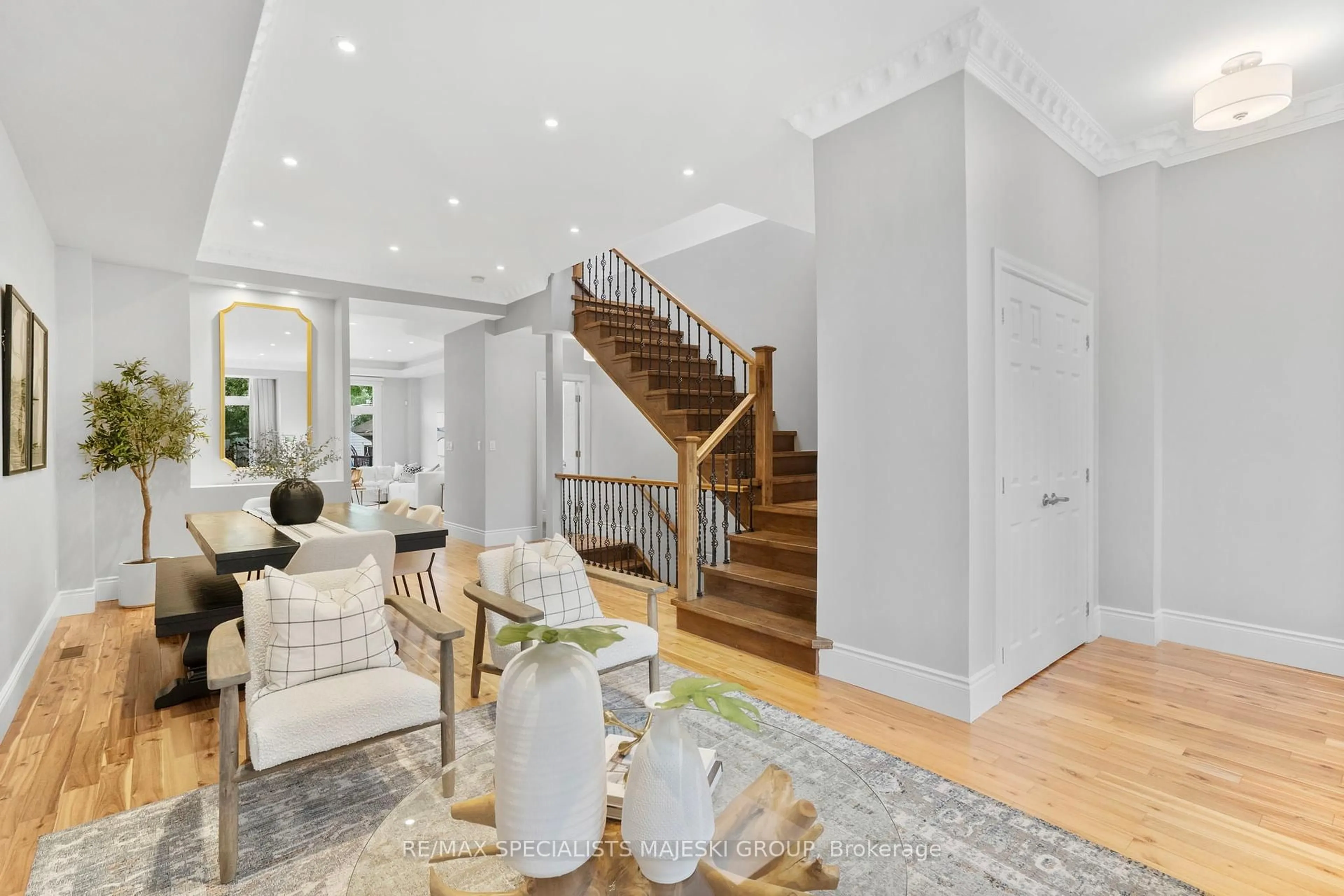 Indoor foyer for 84 Wheatfield Rd, Toronto Ontario M8V 2P8