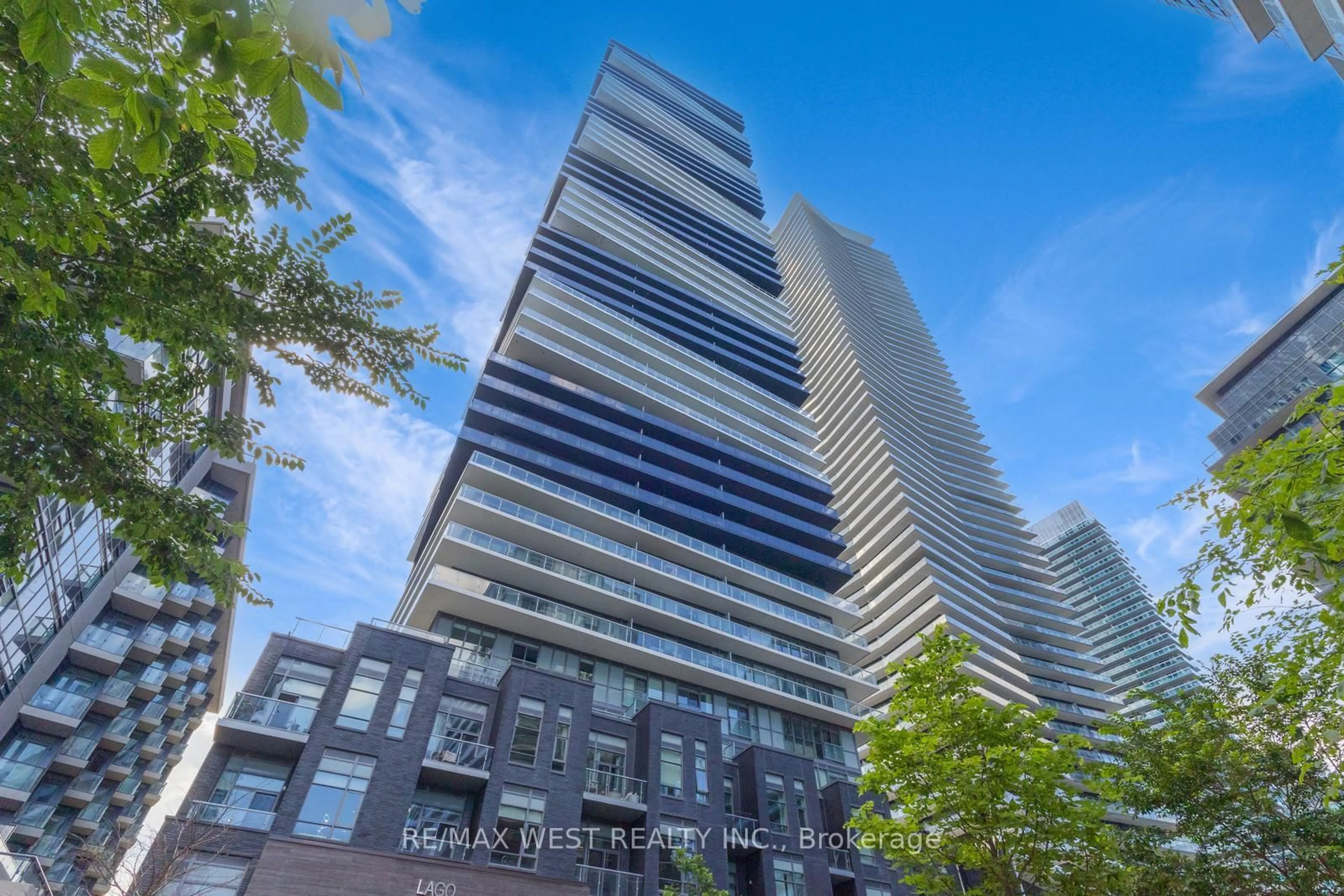 Indoor foyer for 56 Annie Craig Dr #1707, Toronto Ontario M8V 0C4
