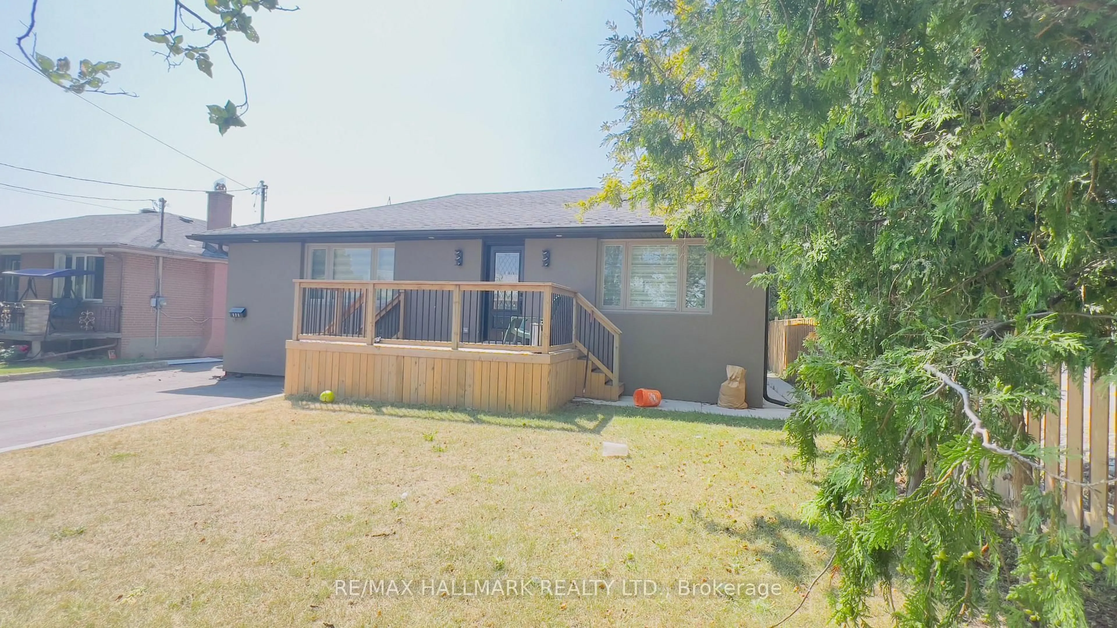 A pic from outside/outdoor area/front of a property/back of a property/a pic from drone, unknown for 121 Home Rd, Toronto Ontario M3K 1M4