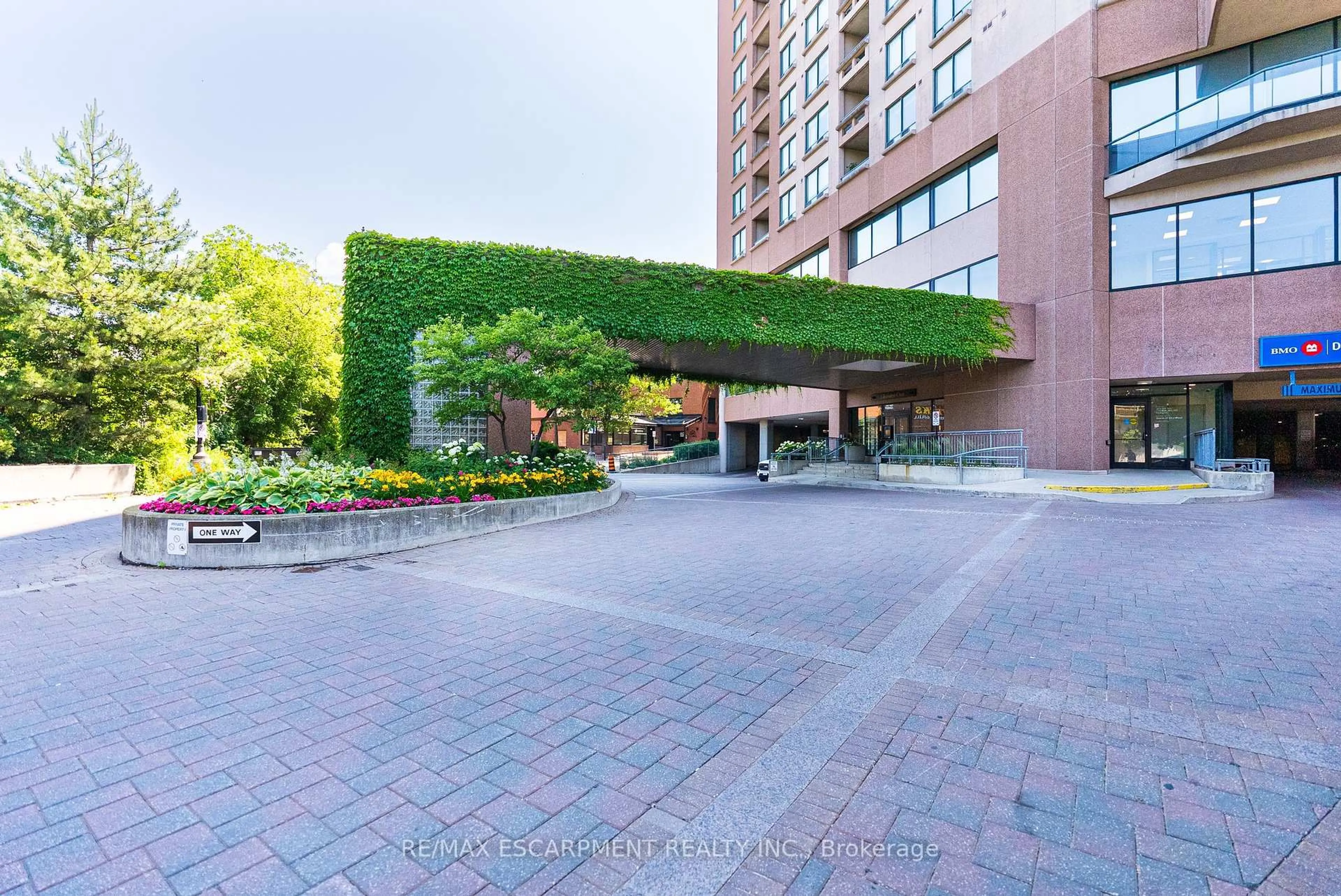 Patio, unknown for 1 Belvedere Crt #409, Brampton Ontario L6V 4M6