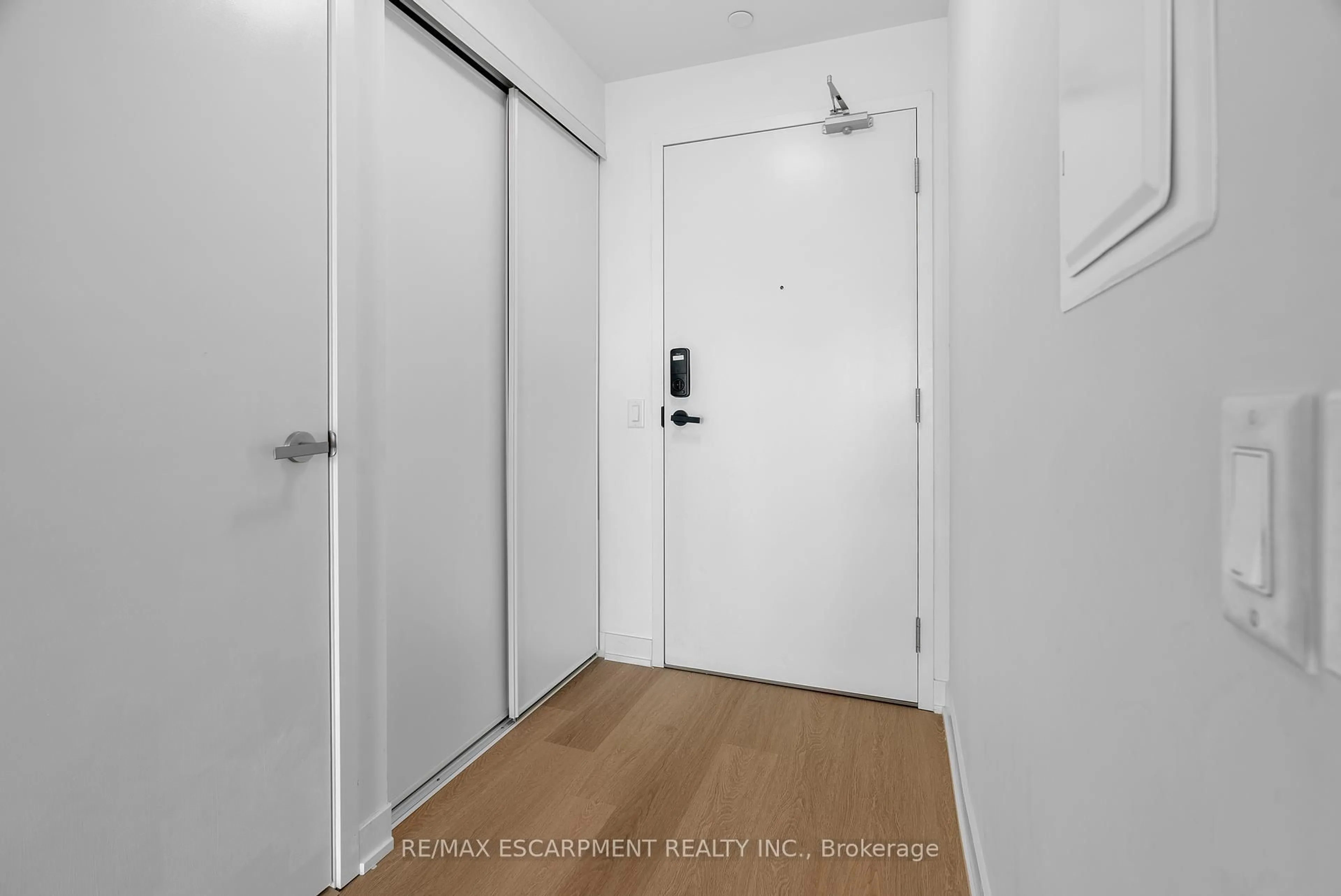Indoor entryway for 3883 Quartz Rd #3413, Mississauga Ontario L5B 0M4