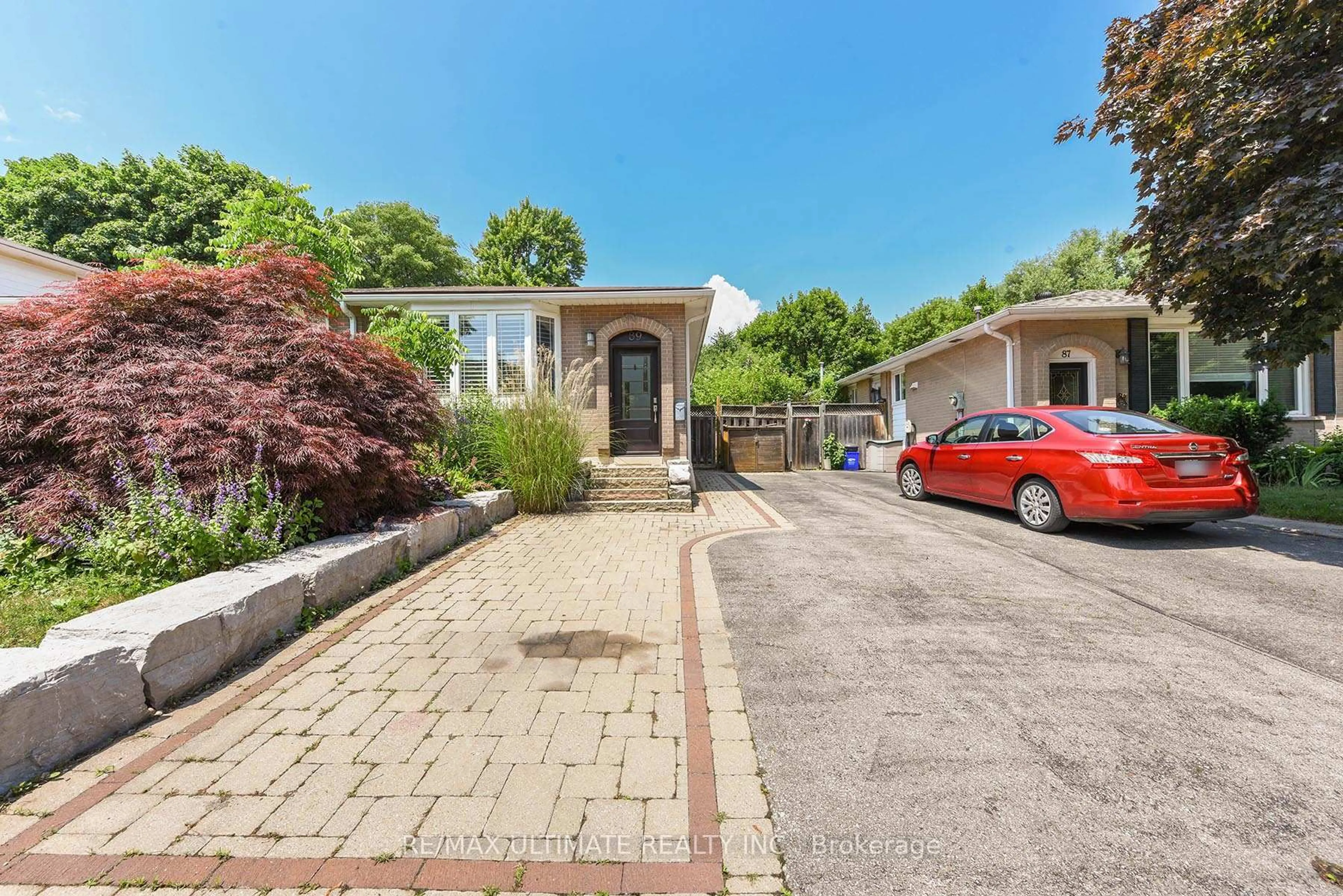 A pic from outside/outdoor area/front of a property/back of a property/a pic from drone, street for 89 Mccraney St, Oakville Ontario L6H 1H5