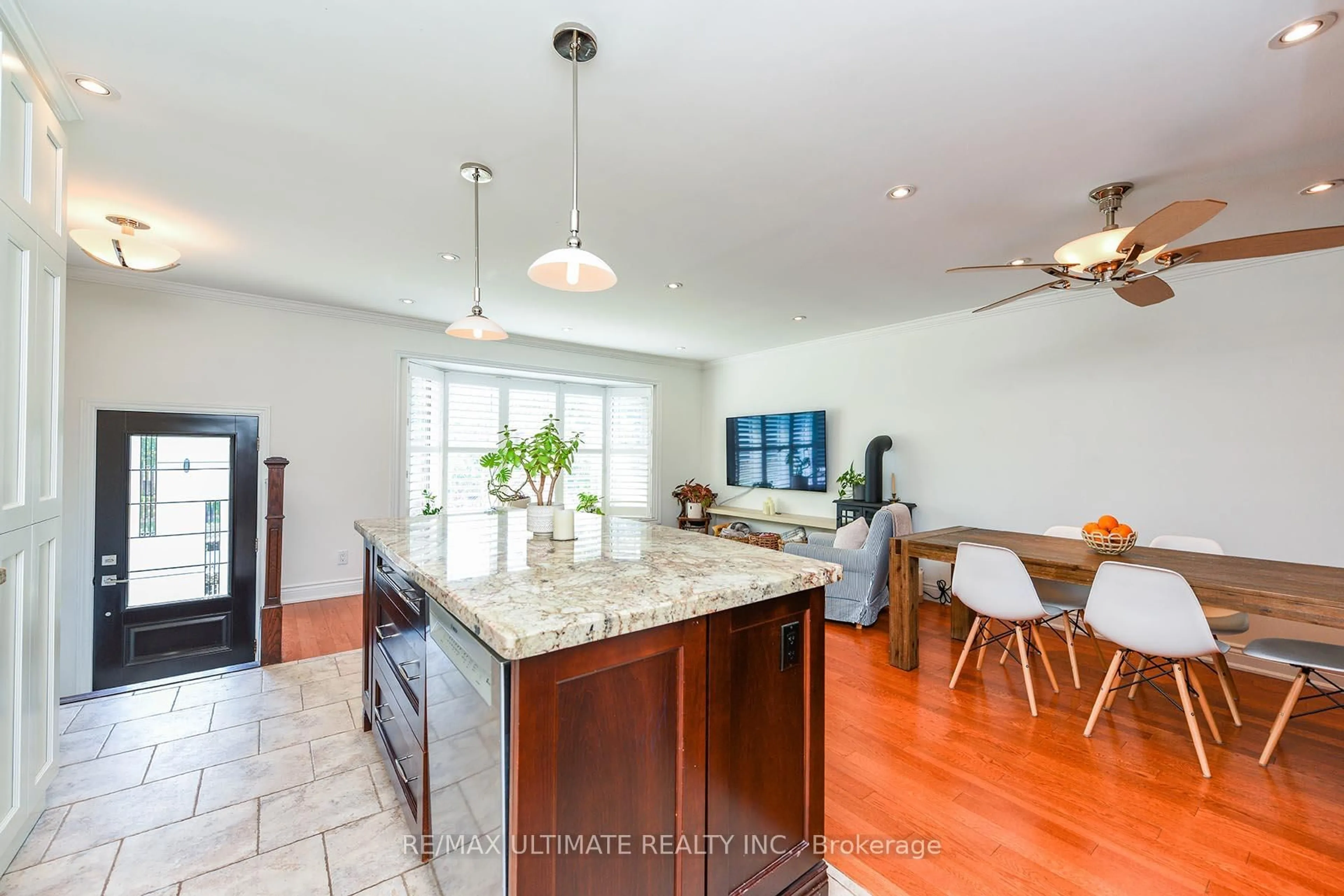 Open concept kitchen, ceramic/tile floor for 89 Mccraney St, Oakville Ontario L6H 1H5
