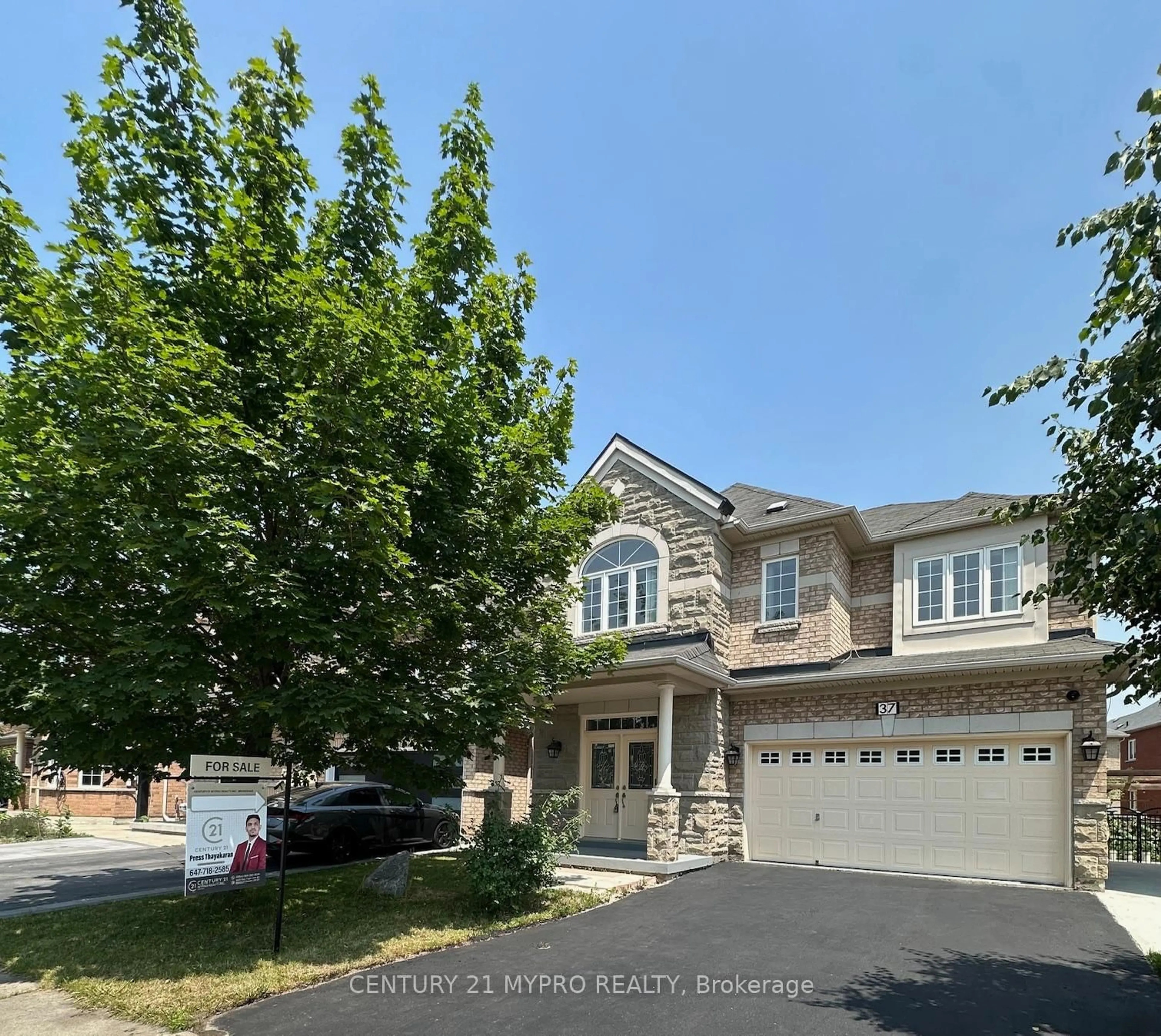 A pic from outside/outdoor area/front of a property/back of a property/a pic from drone, street for 37 Watchman Rd, Brampton Ontario L6P 2L6