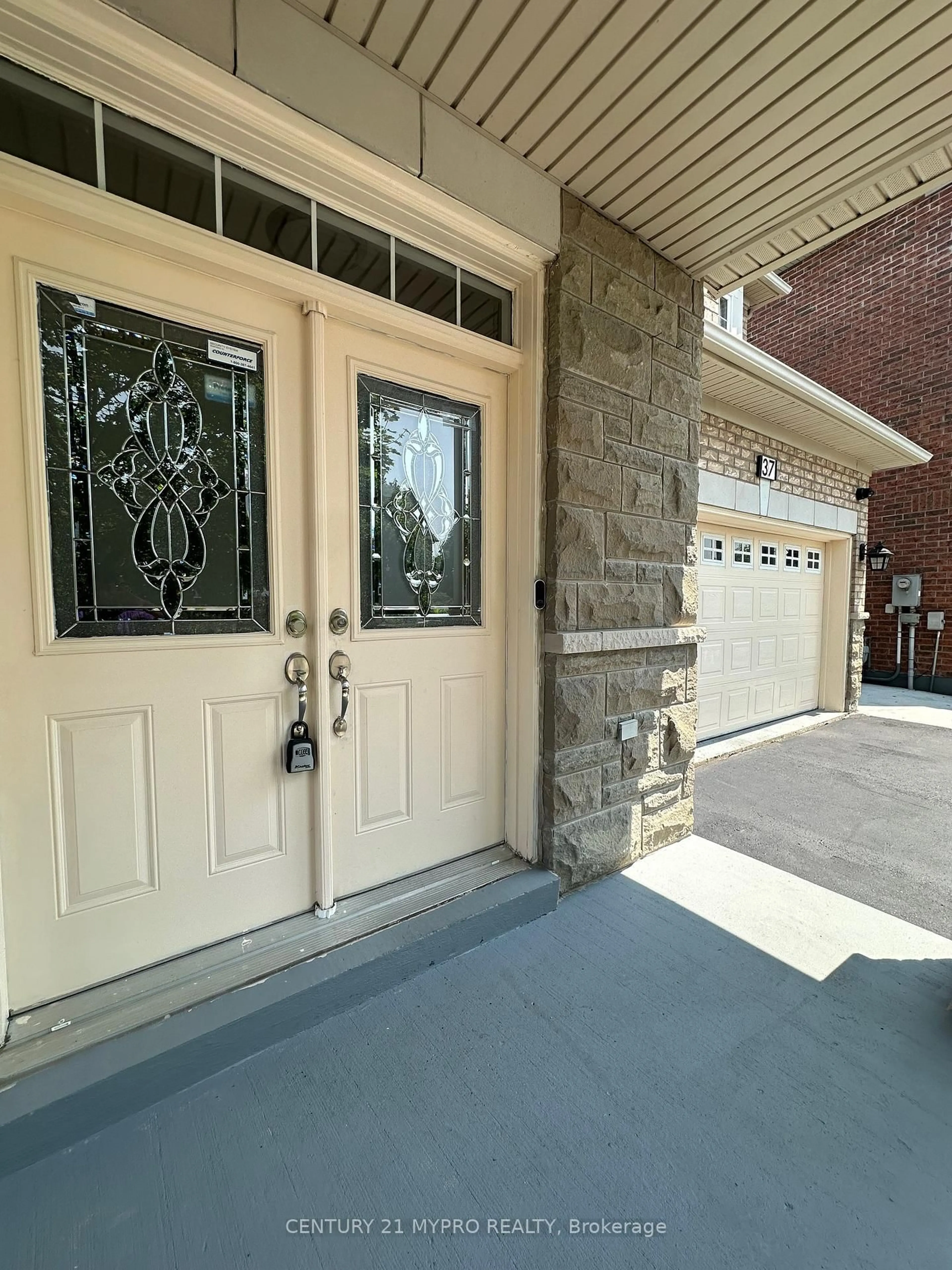 Unknown for 37 Watchman Rd, Brampton Ontario L6P 2L6